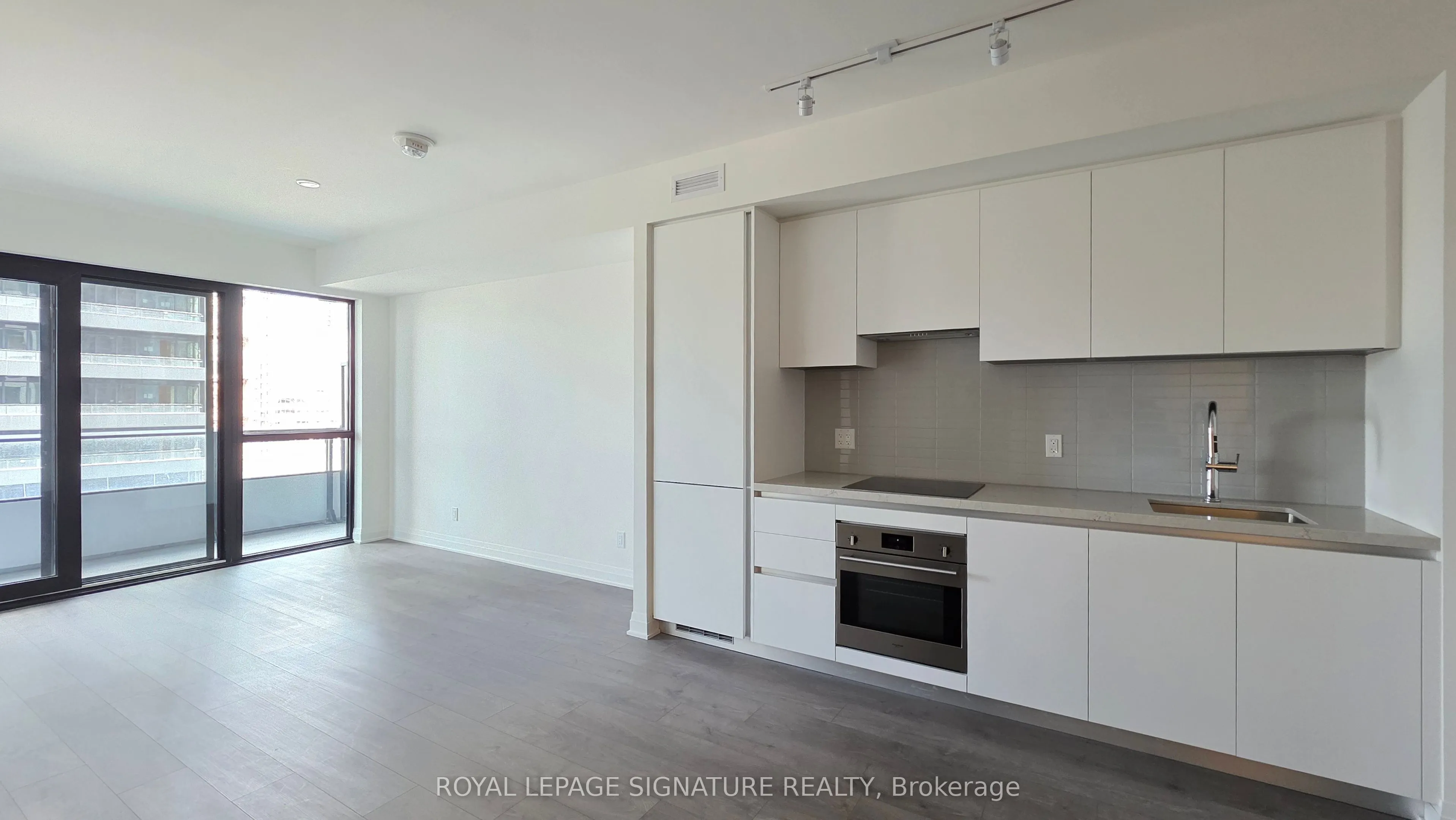 4015 The Exchange, #811