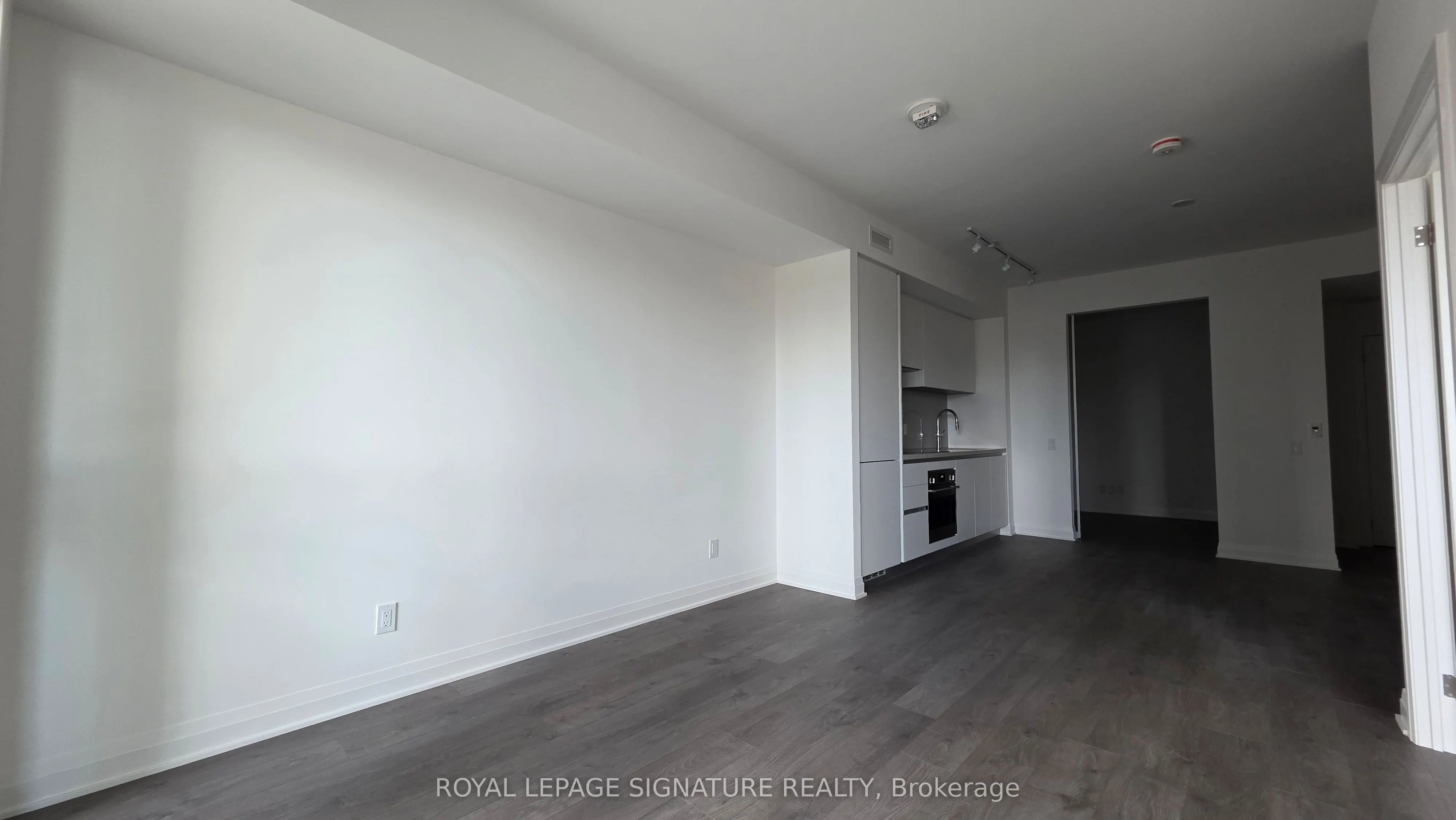 4015 The Exchange, #811