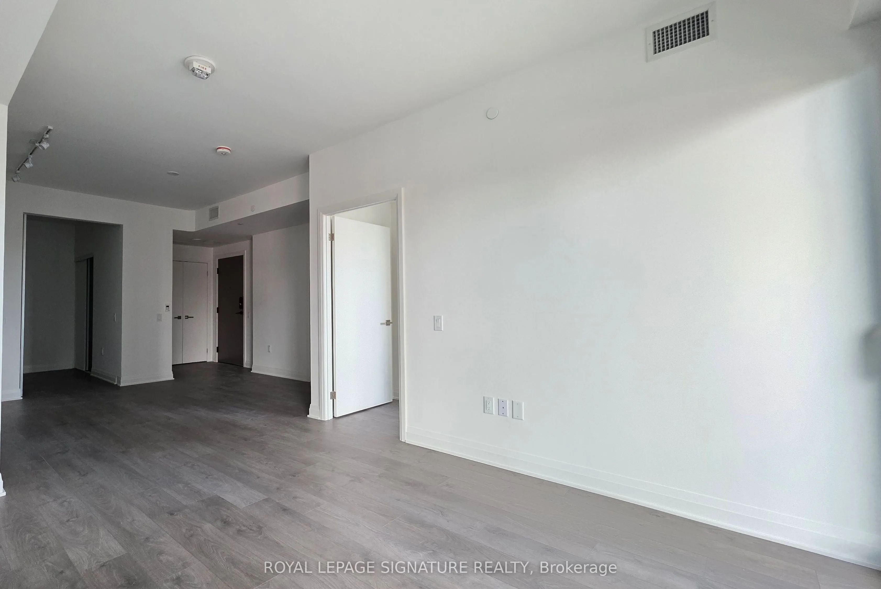 4015 The Exchange, #811