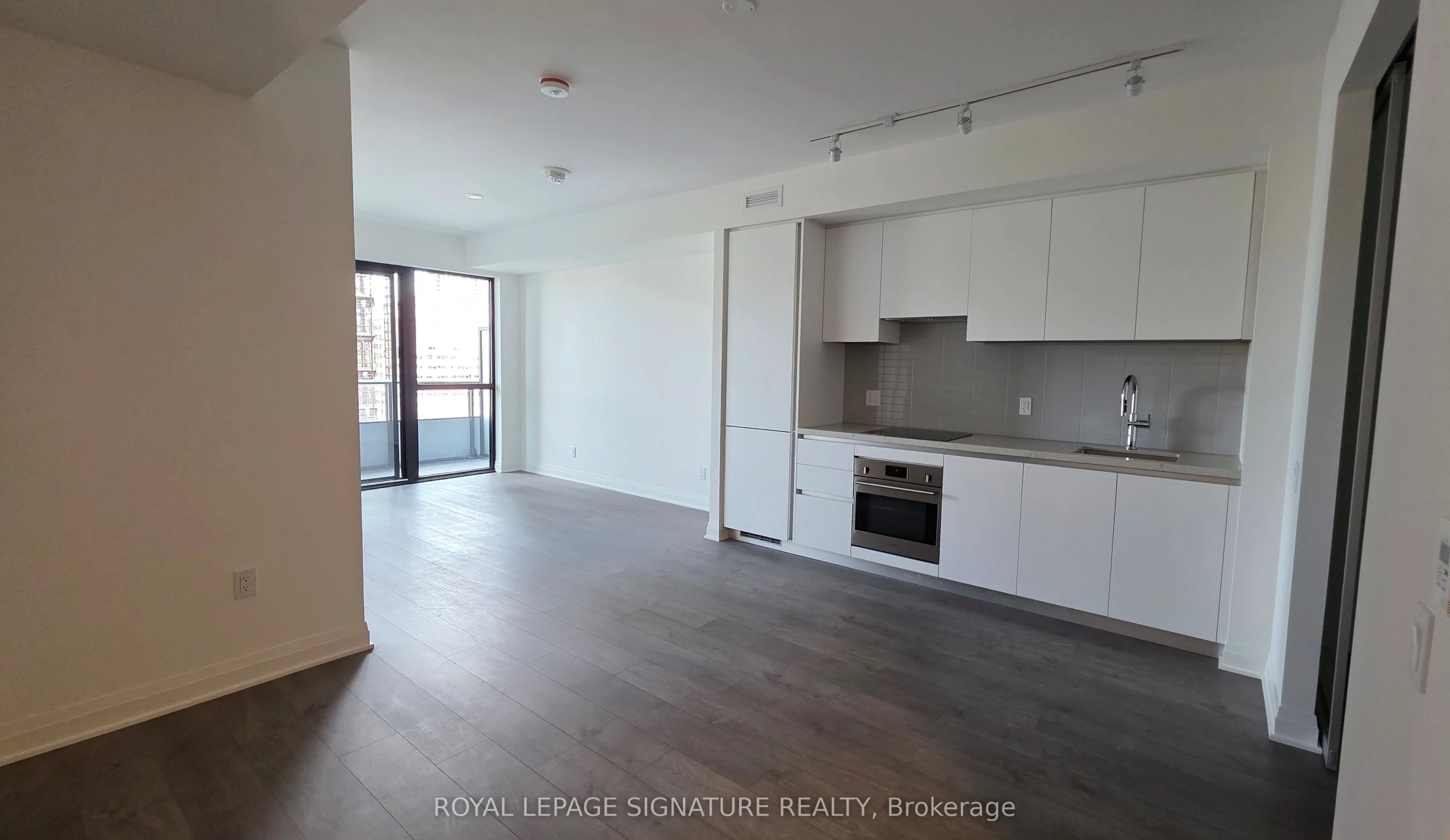 4015 The Exchange, #811