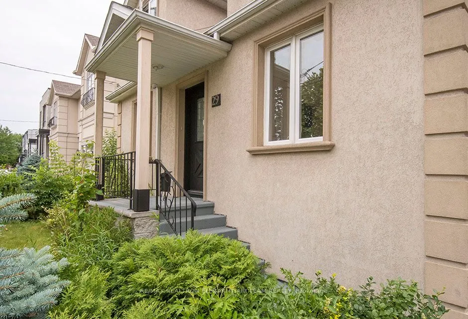 29 Roseland Drive