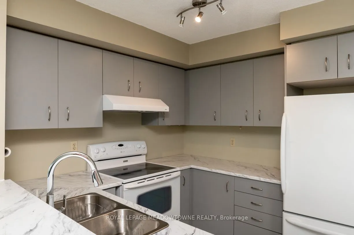 2155 Burnhamthorpe Road W, #902
