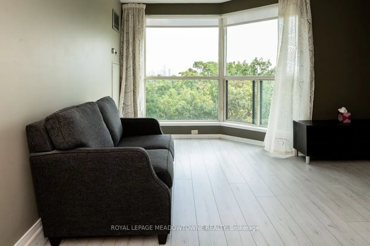 2155 Burnhamthorpe Road W, #902