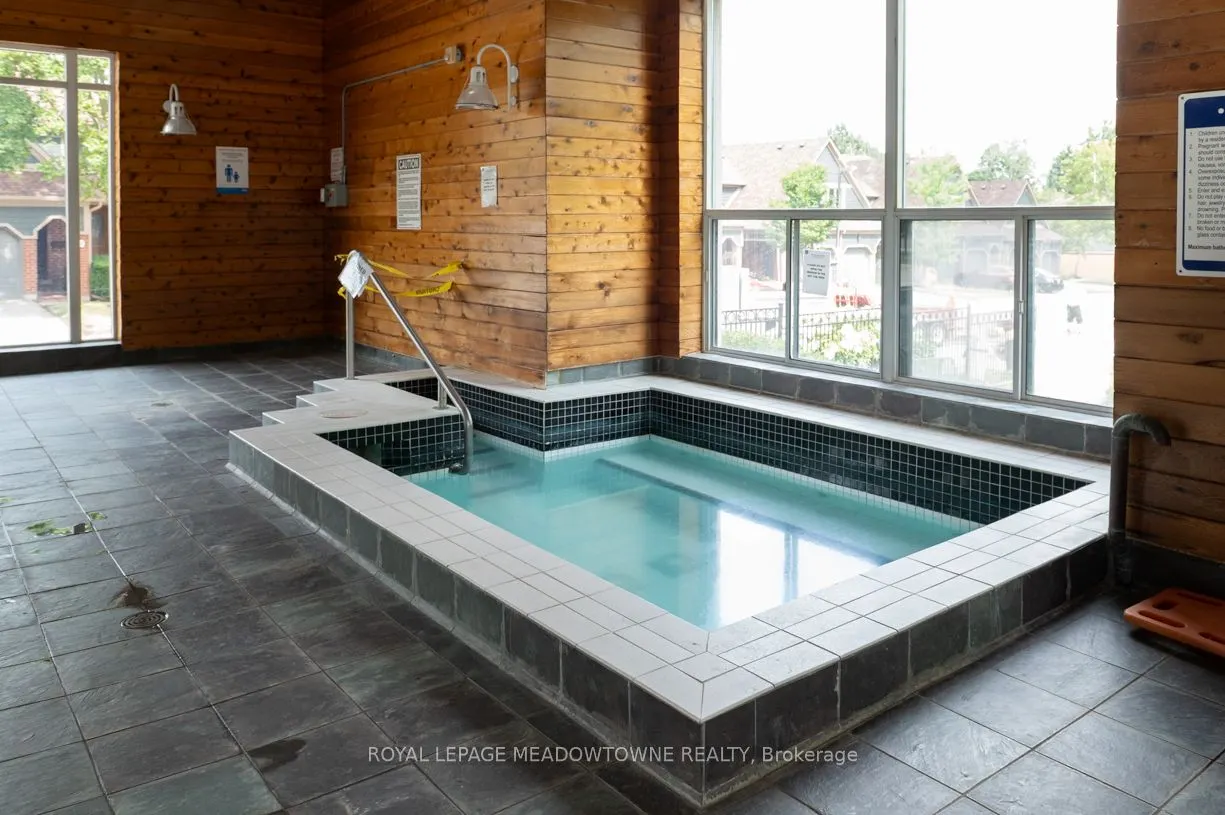 2155 Burnhamthorpe Road W, #902