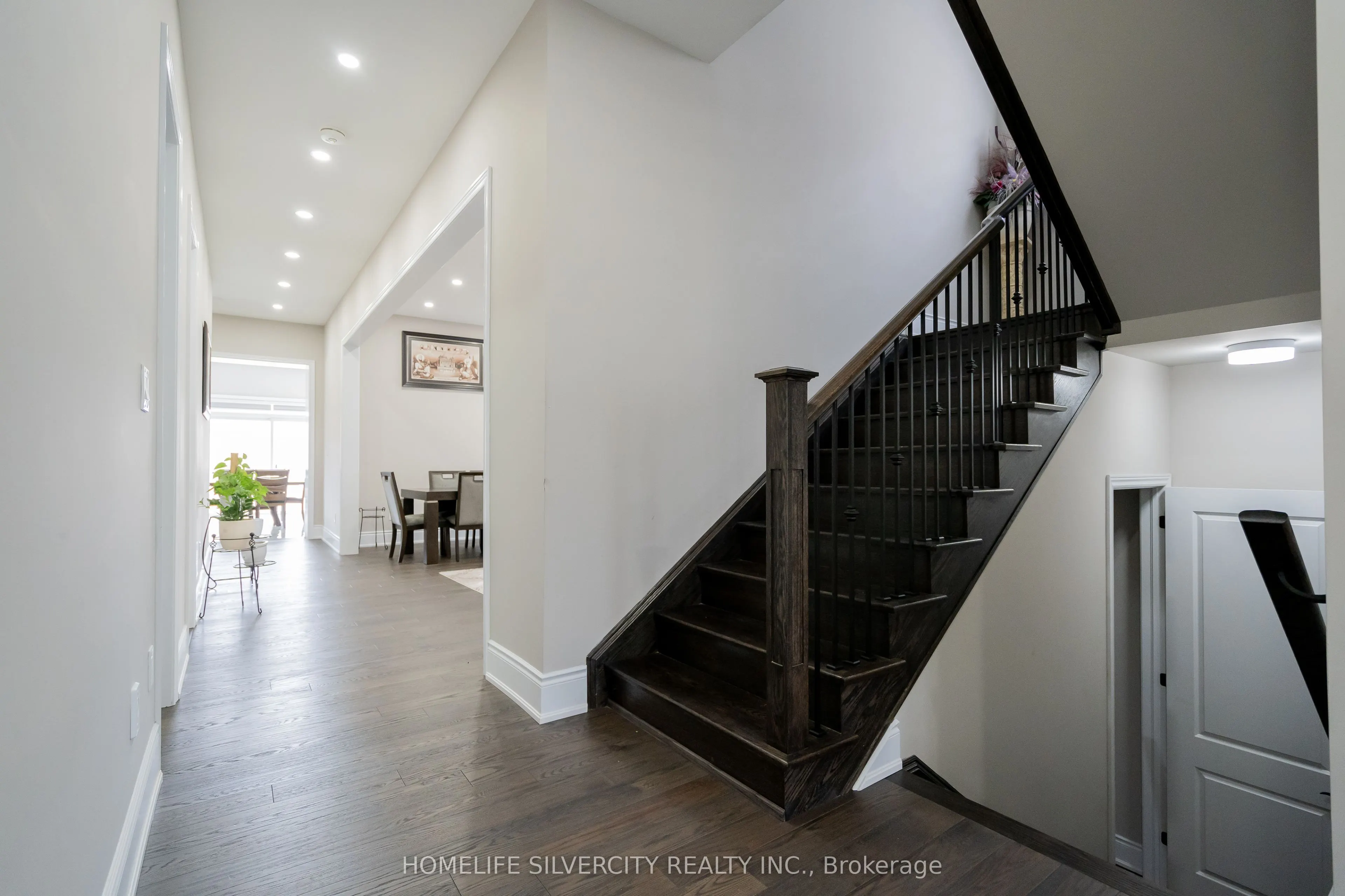15 Moonstruck Street NE