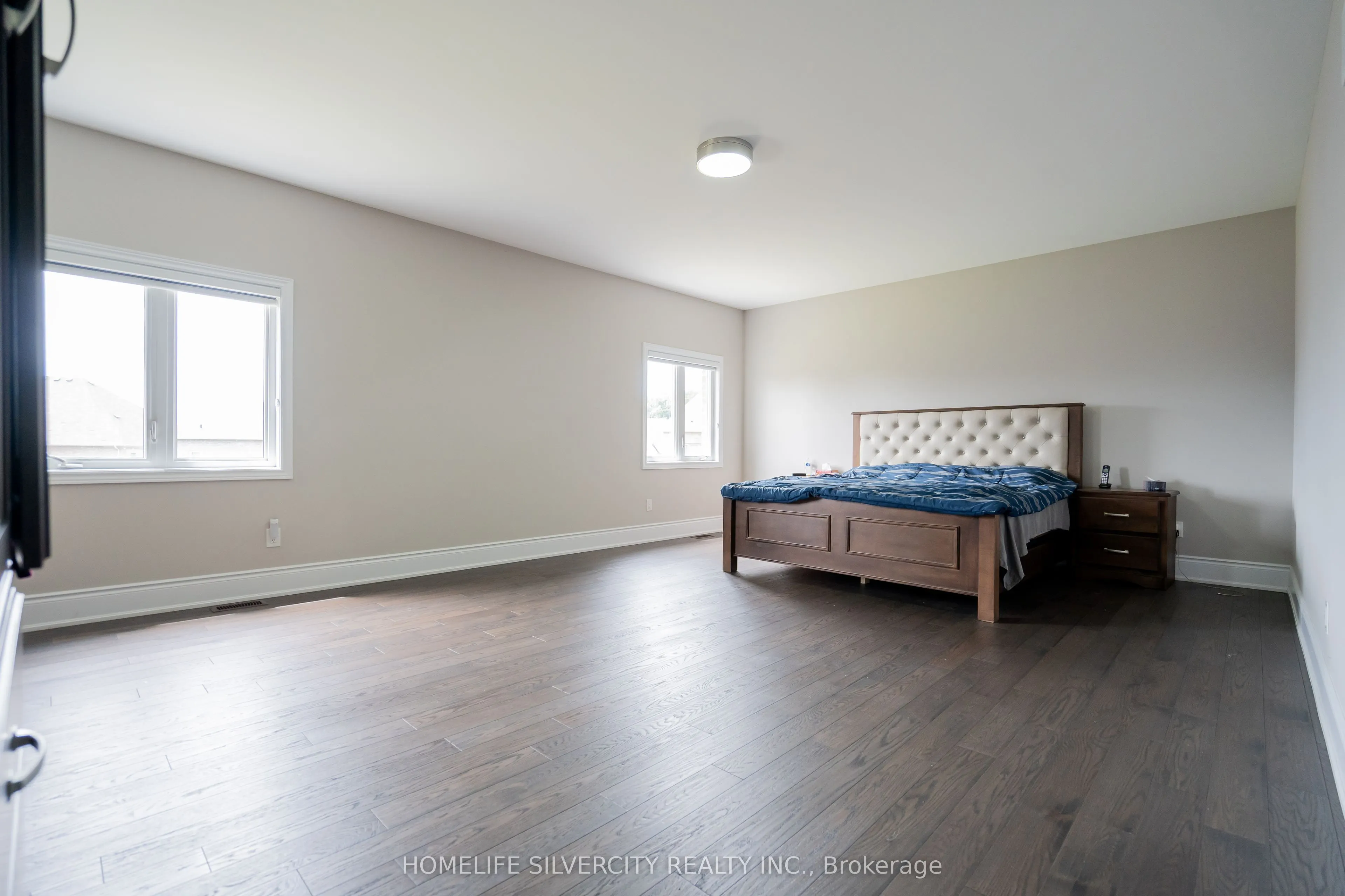 15 Moonstruck Street NE