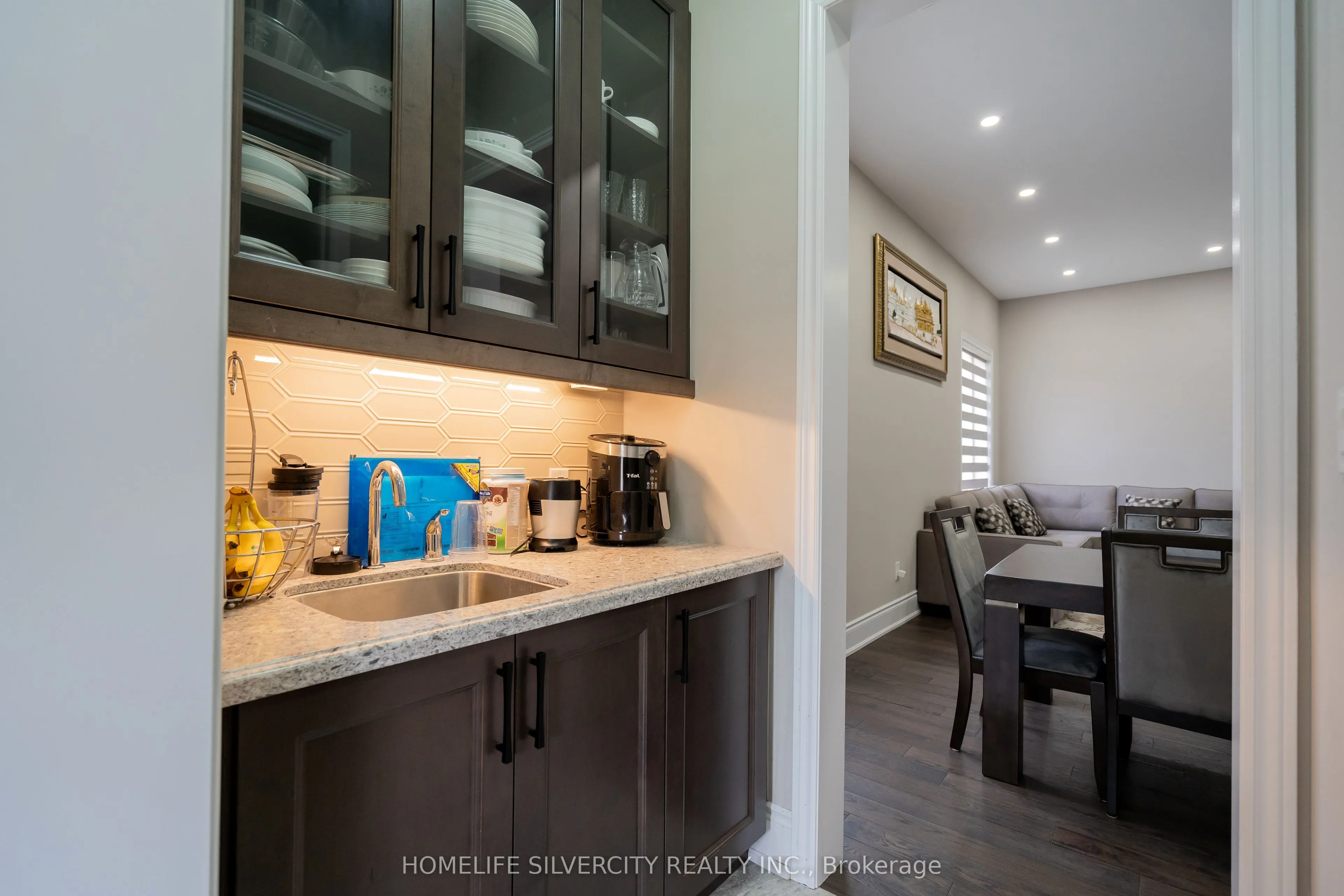 15 Moonstruck Street NE