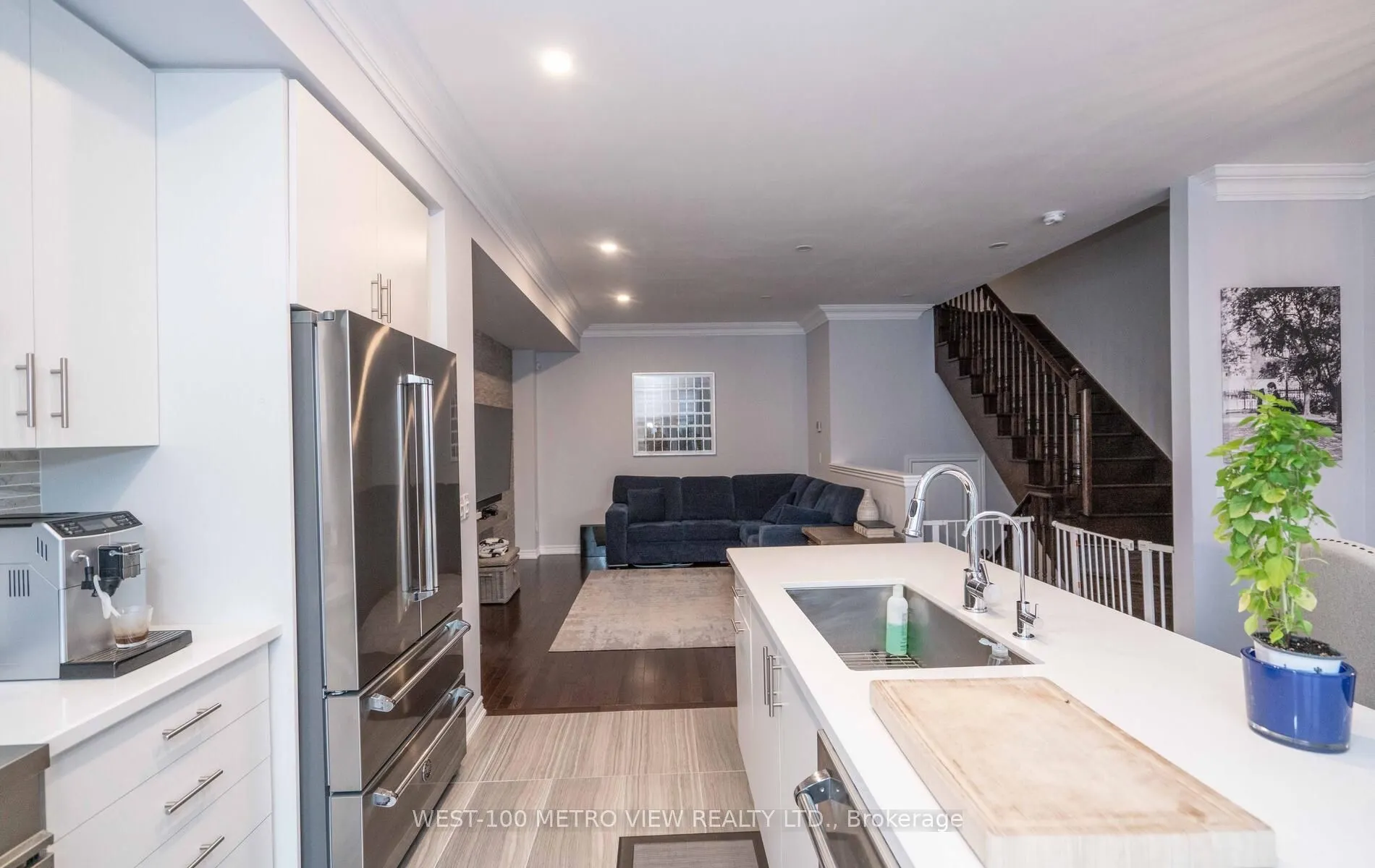 406 Athabasca Common