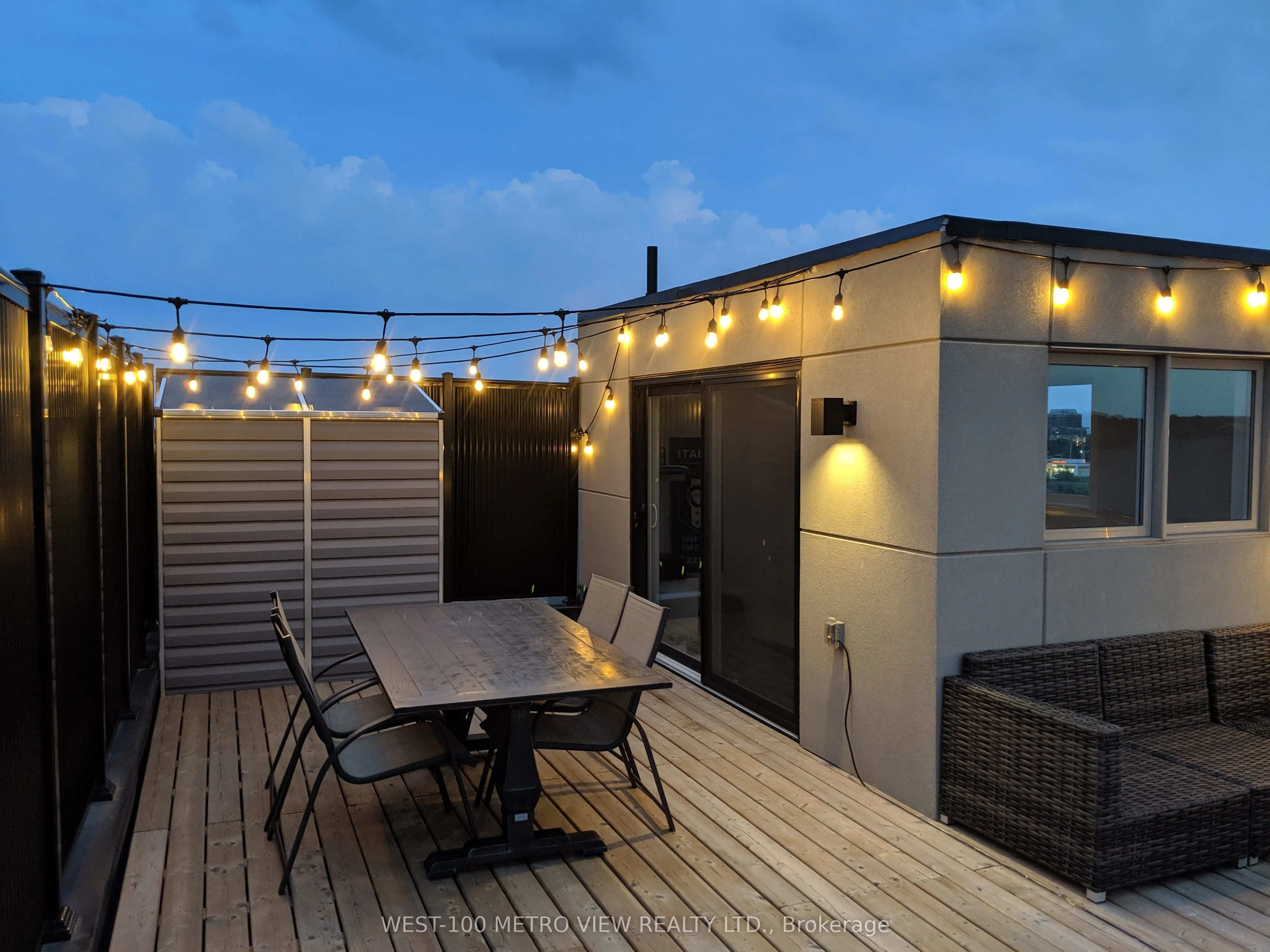 406 Athabasca Common