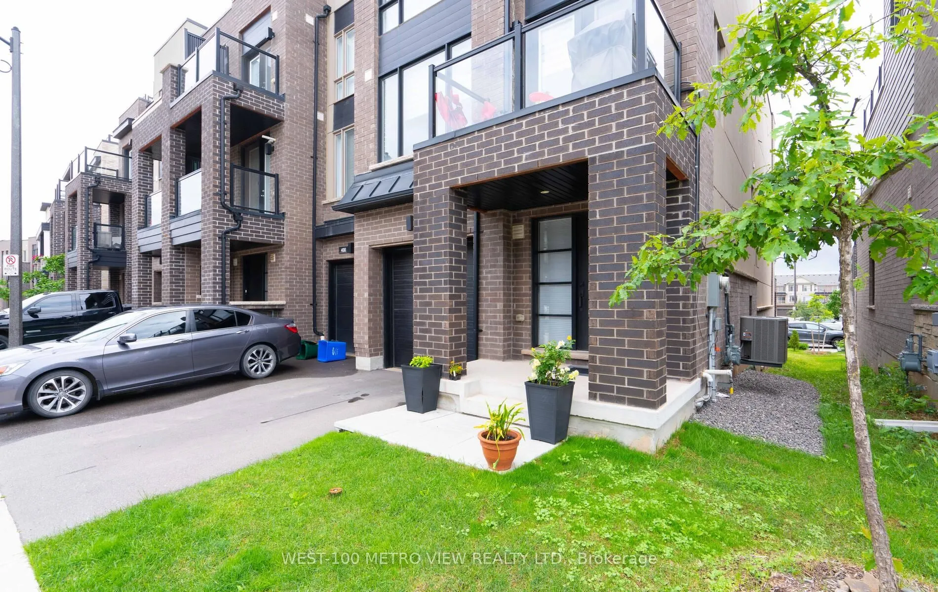 406 Athabasca Common