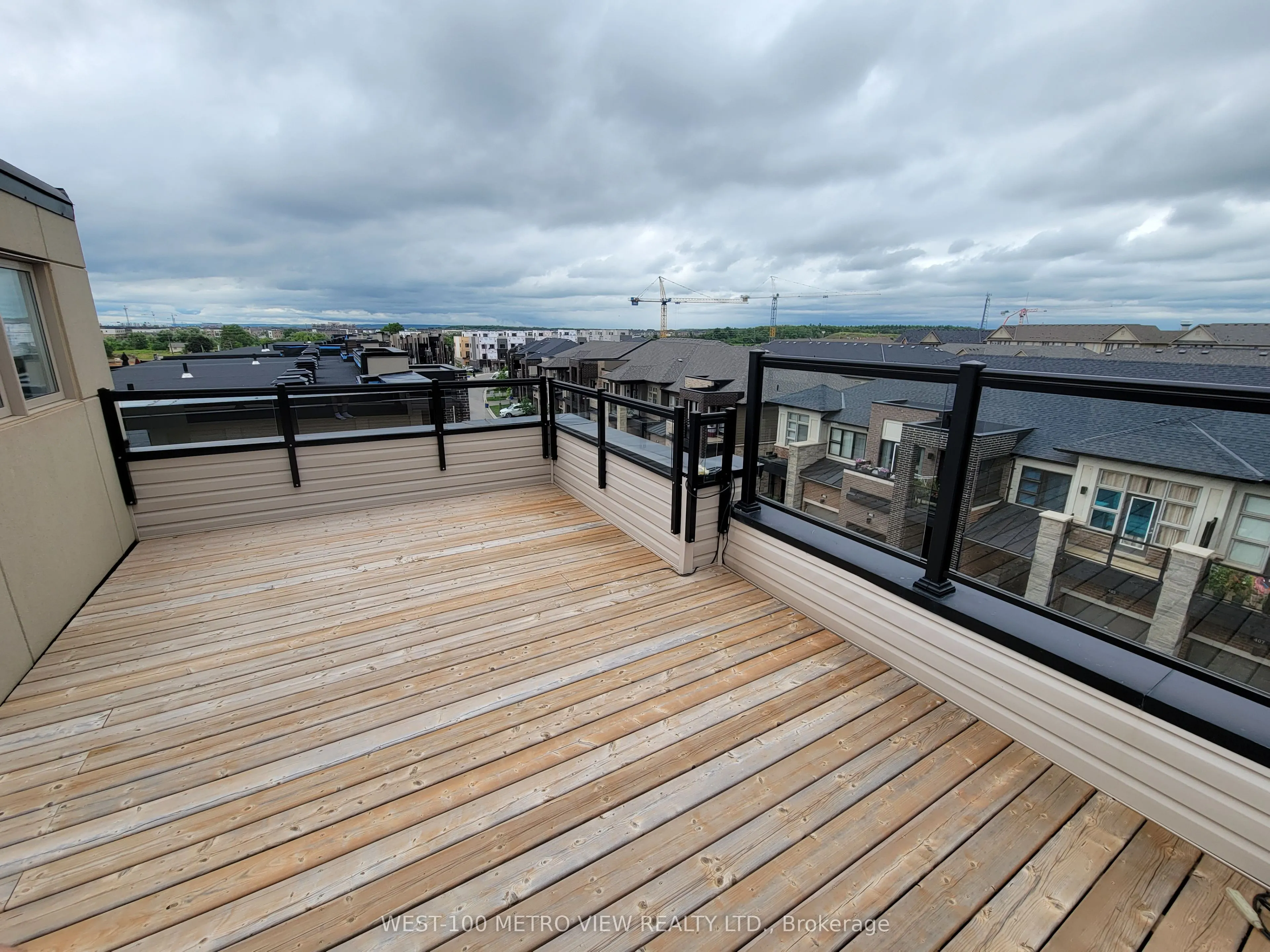 406 Athabasca Common