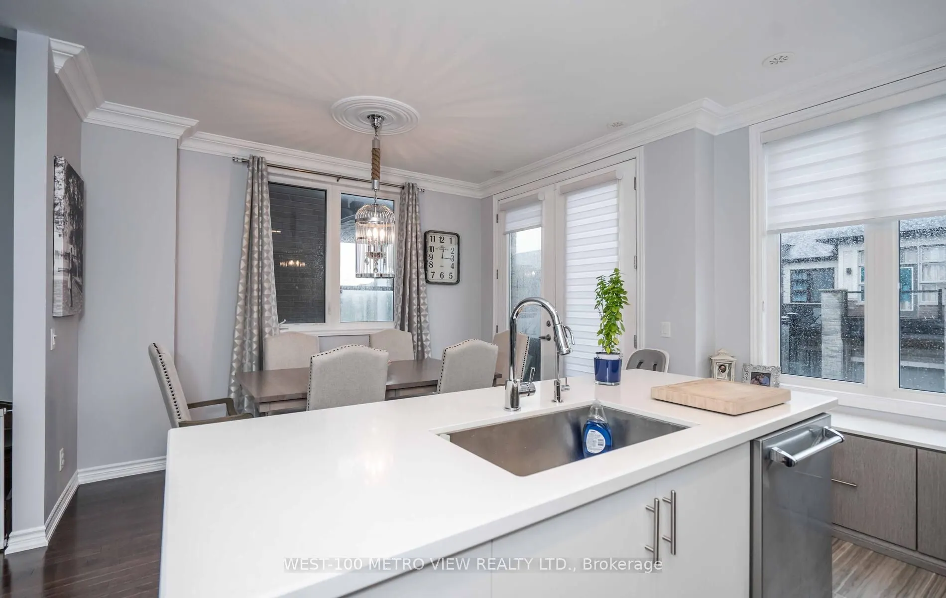 406 Athabasca Common