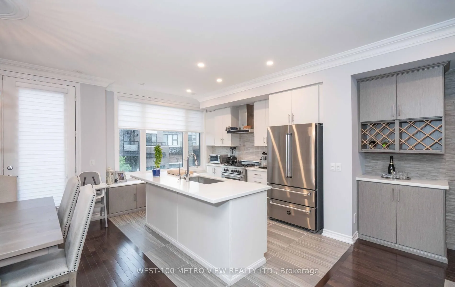 406 Athabasca Common