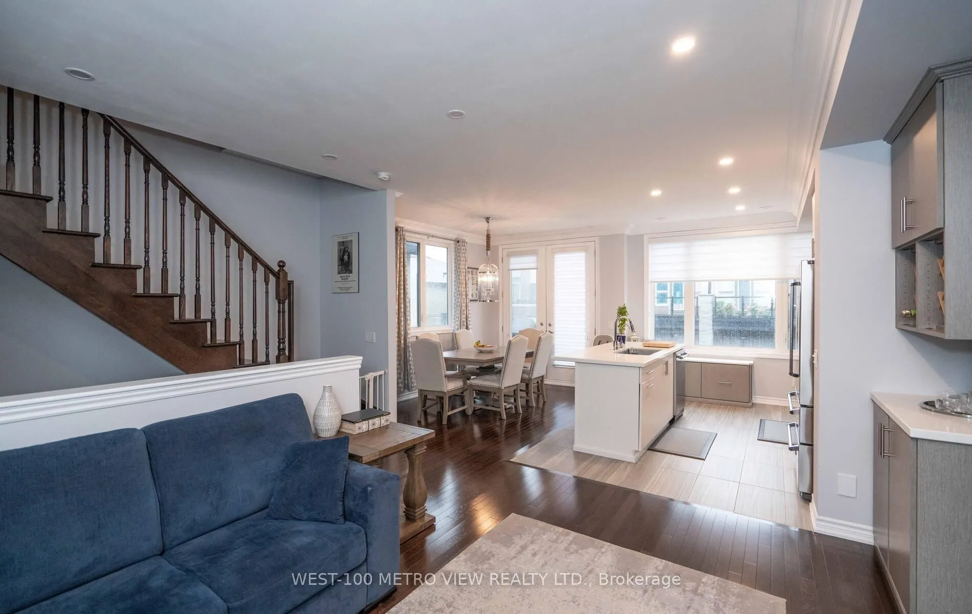 406 Athabasca Common