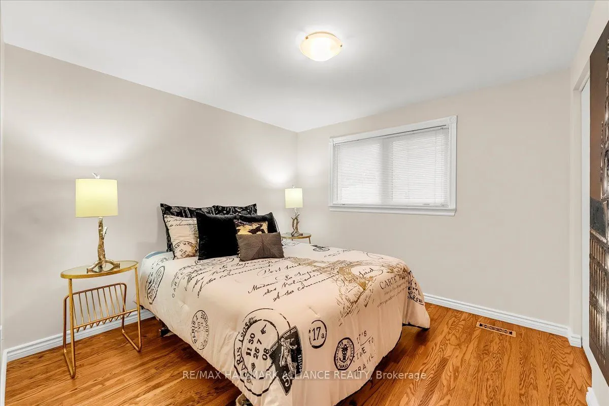 26 Lockton Crescent