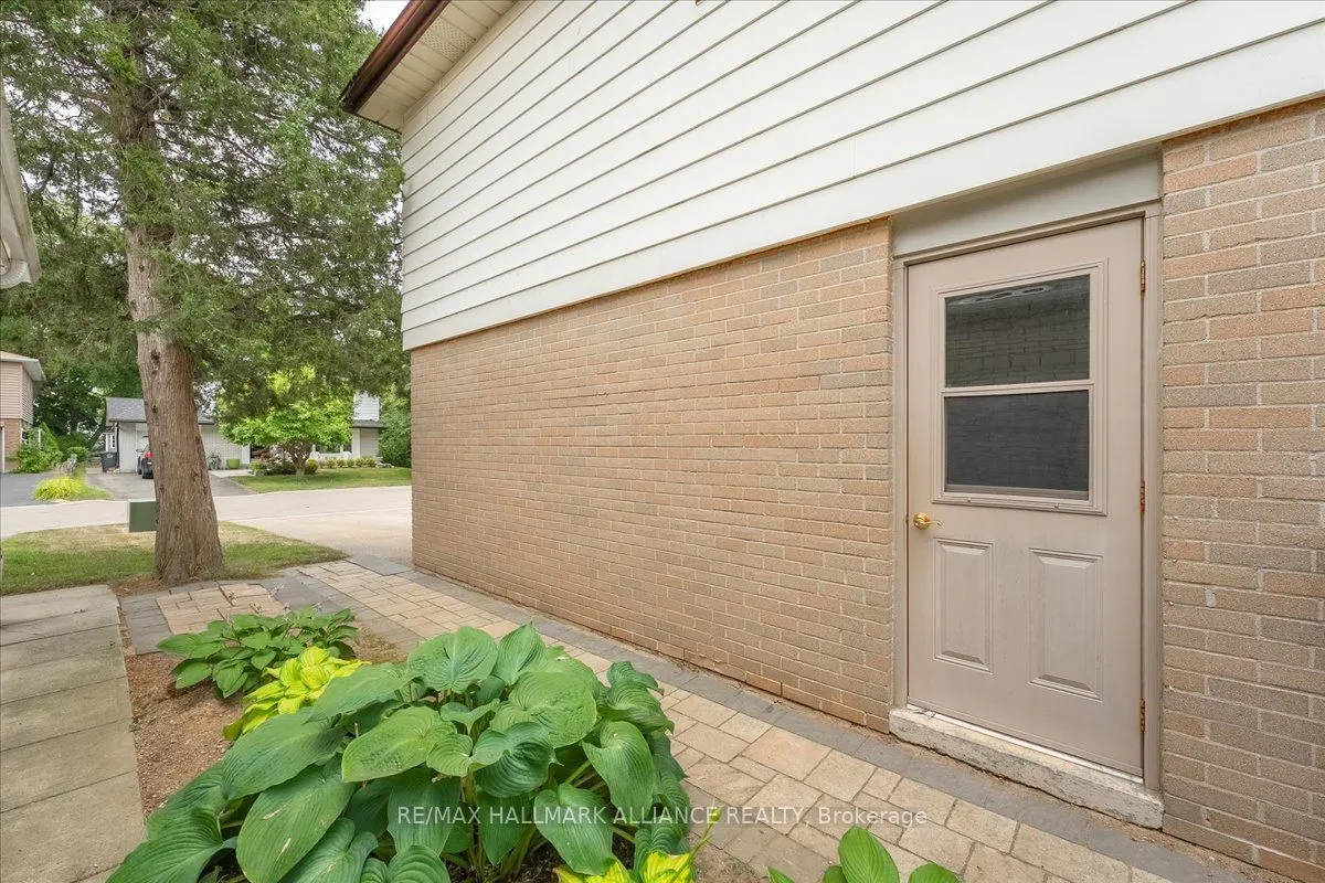26 Lockton Crescent