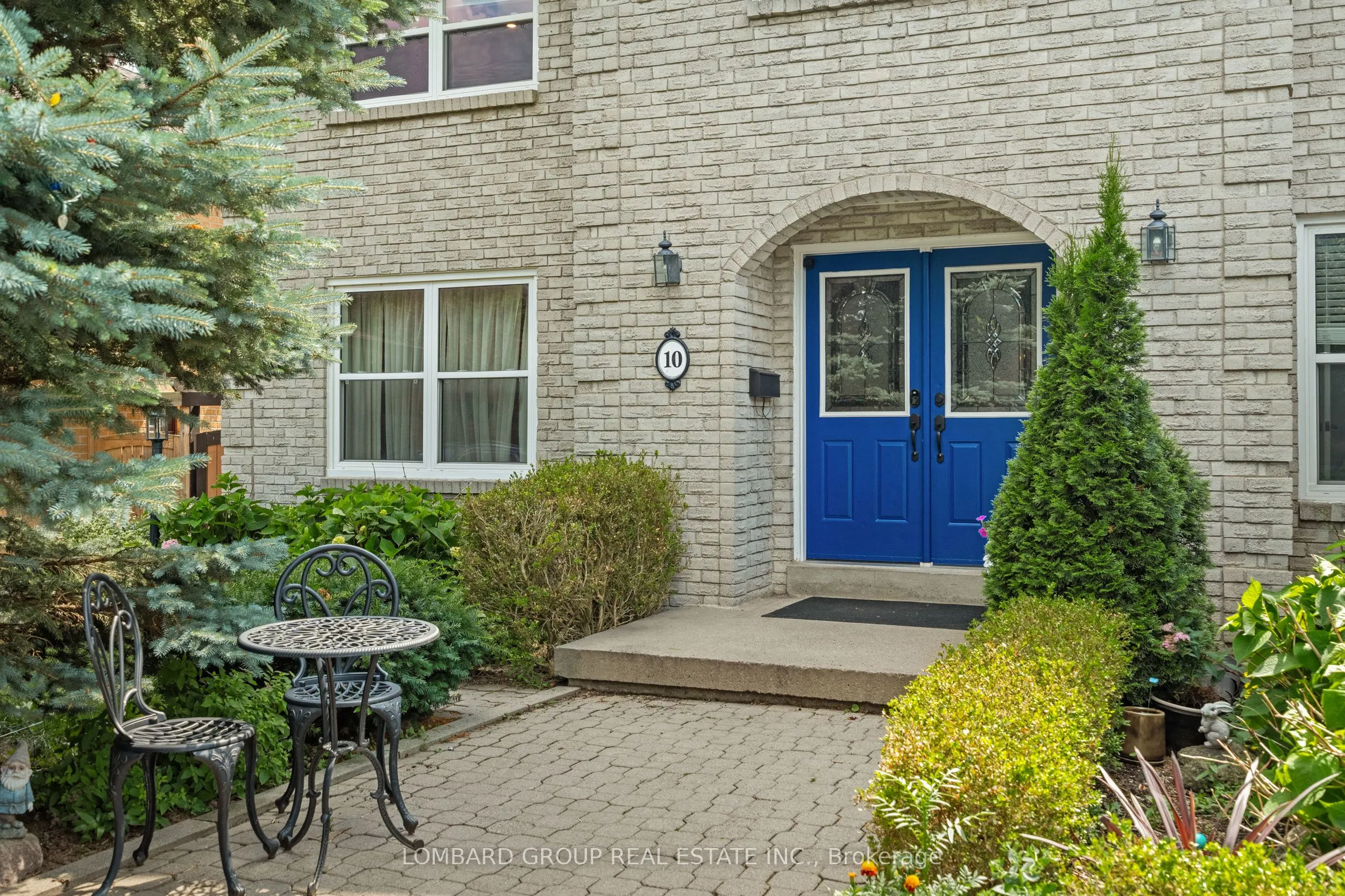 10 Whitmore Court