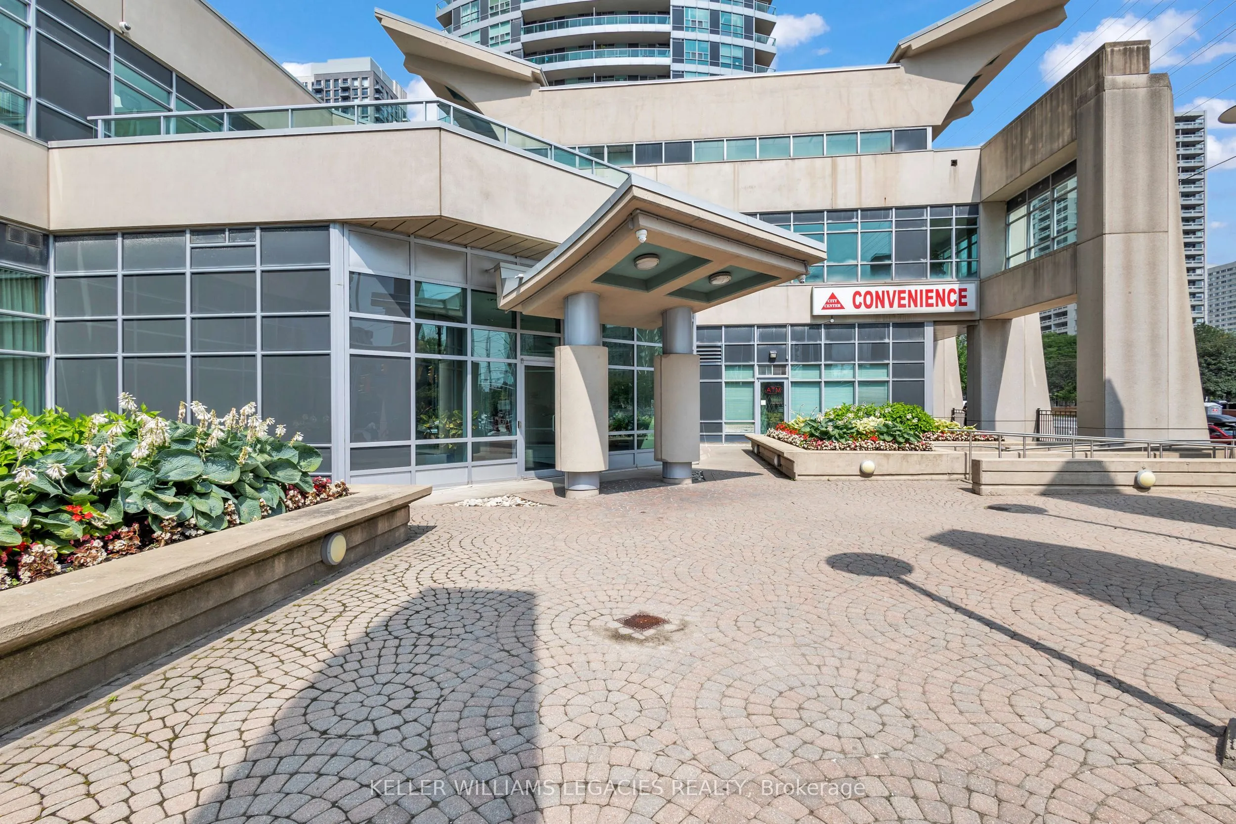 33 Elm Drive W, #2013
