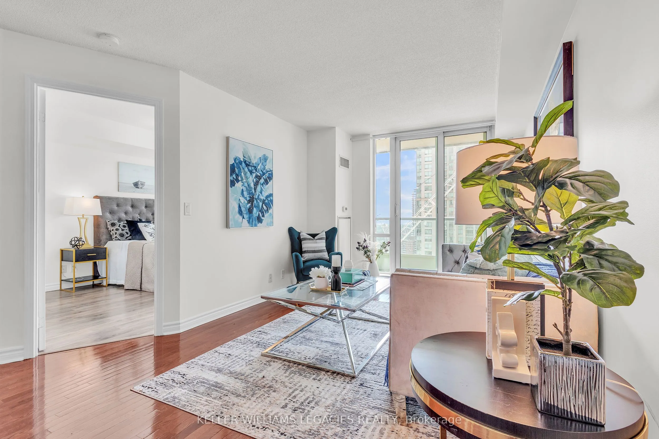 33 Elm Drive W, #2013