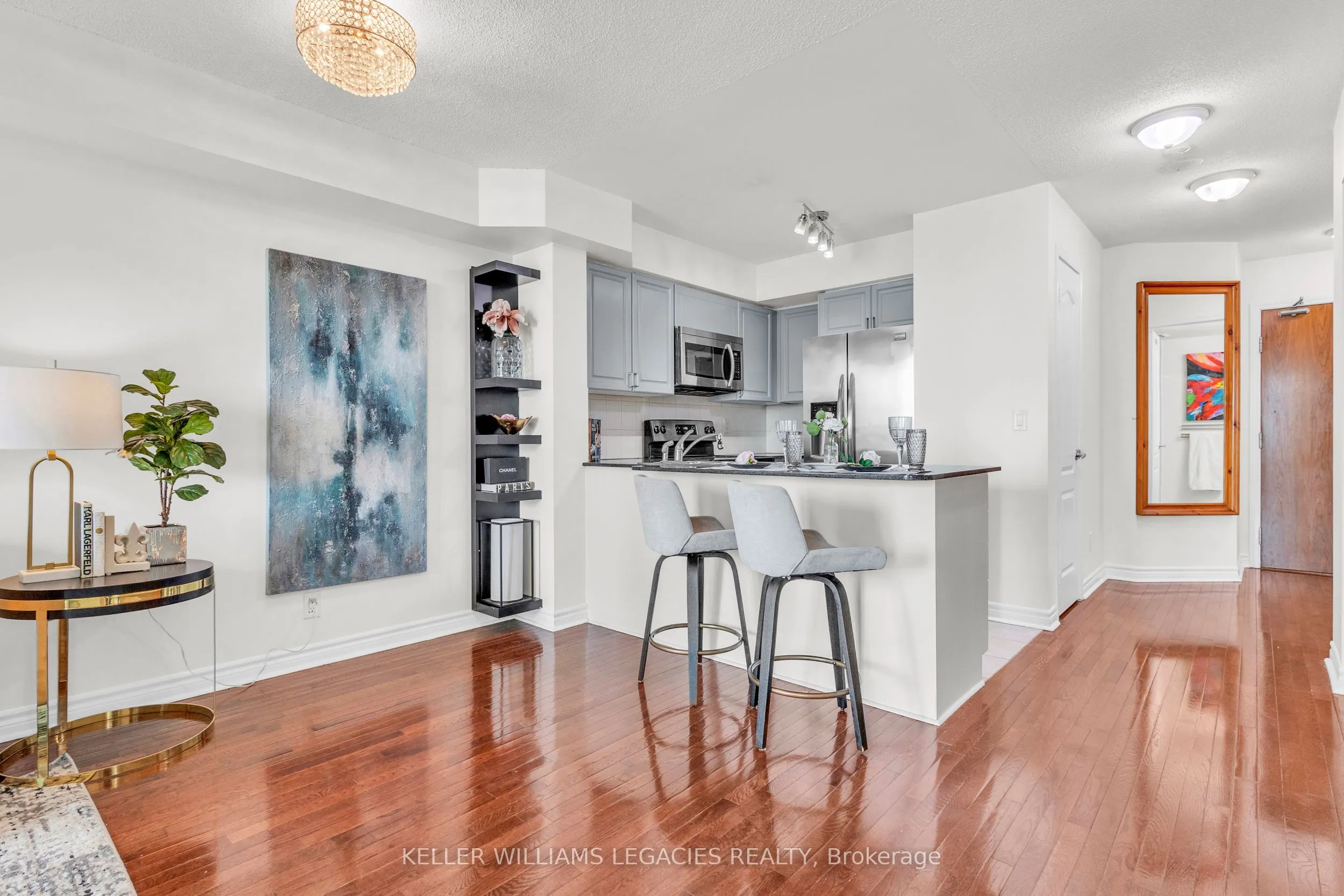 33 Elm Drive W, #2013