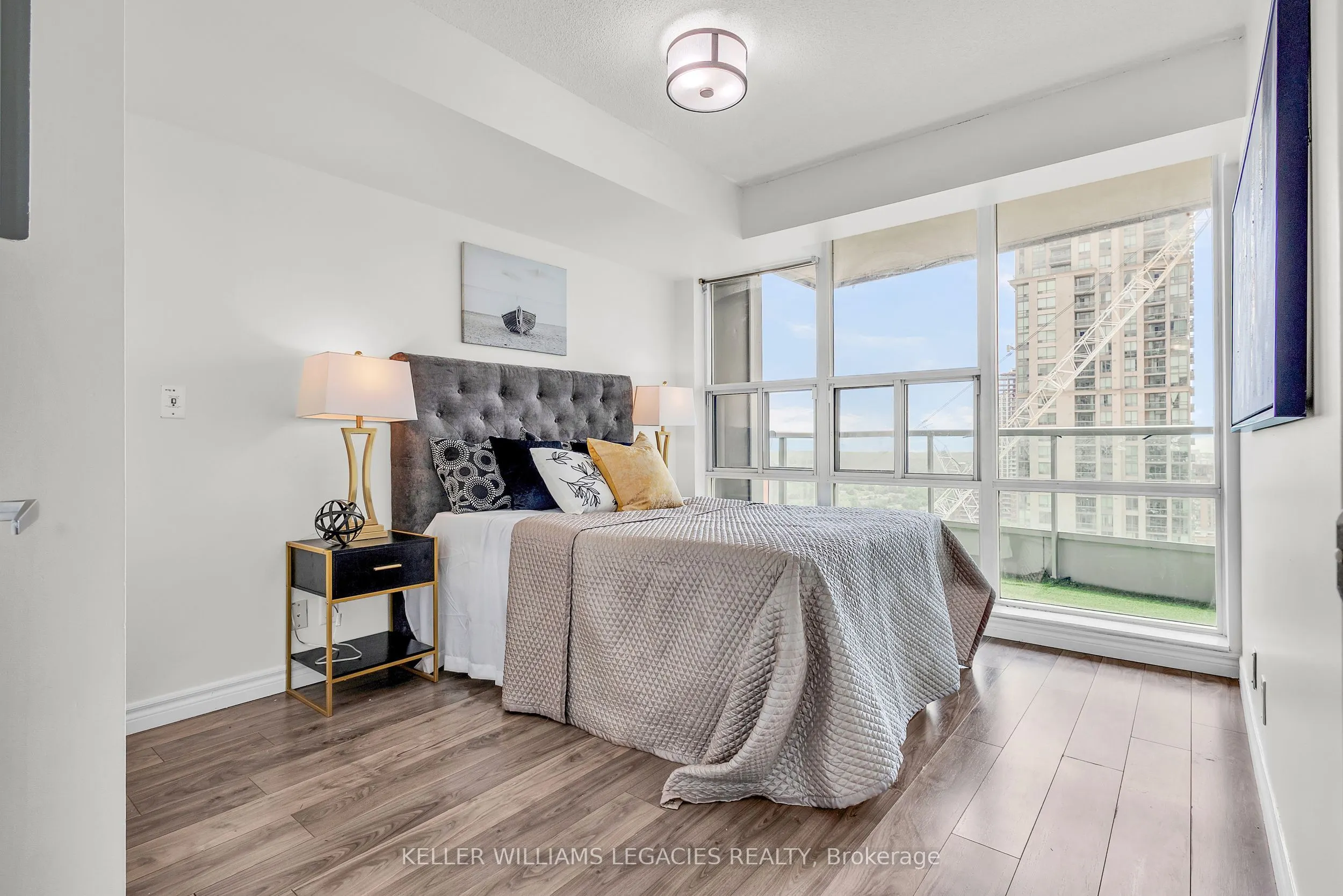 33 Elm Drive W, #2013