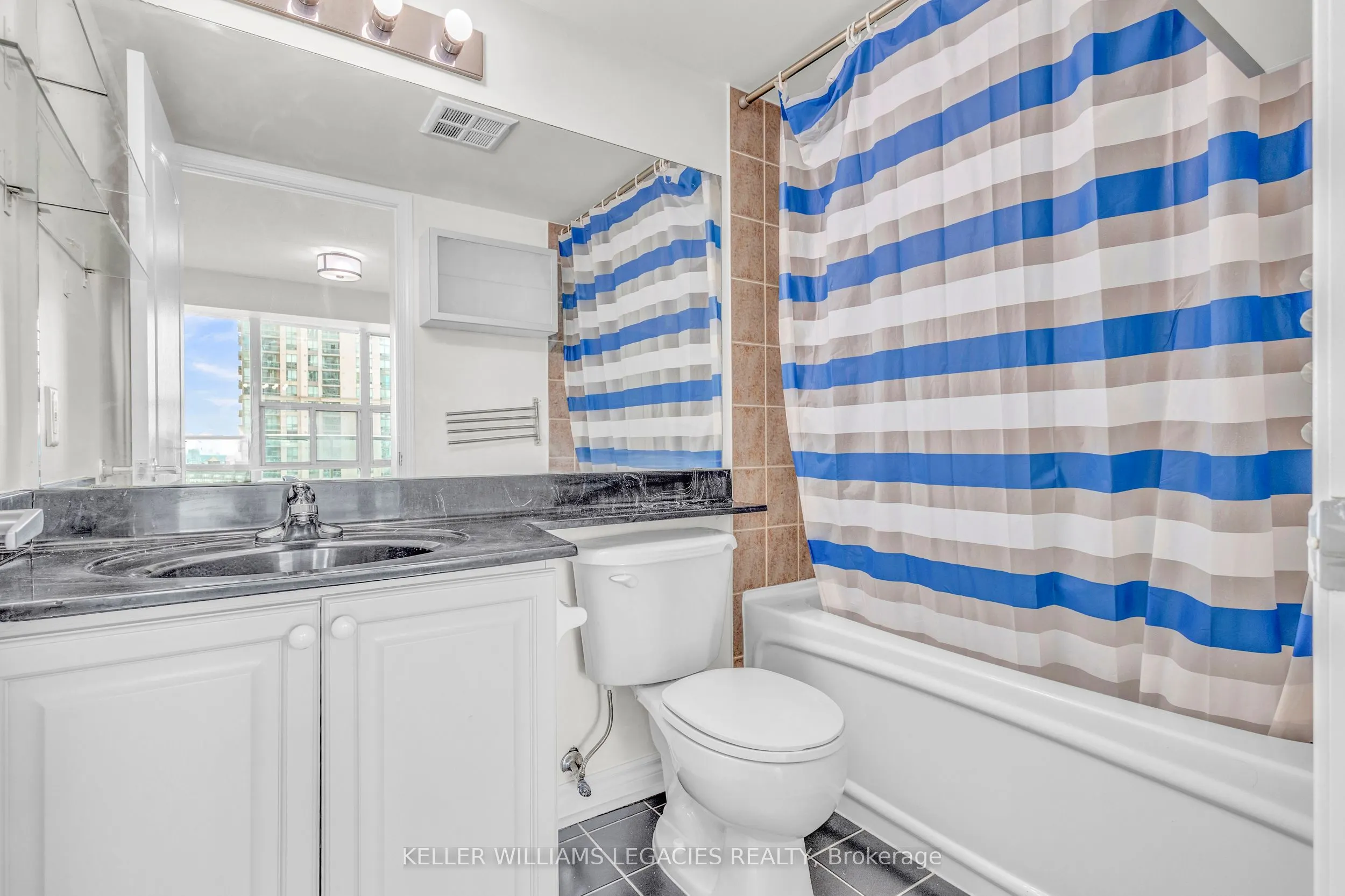 33 Elm Drive W, #2013