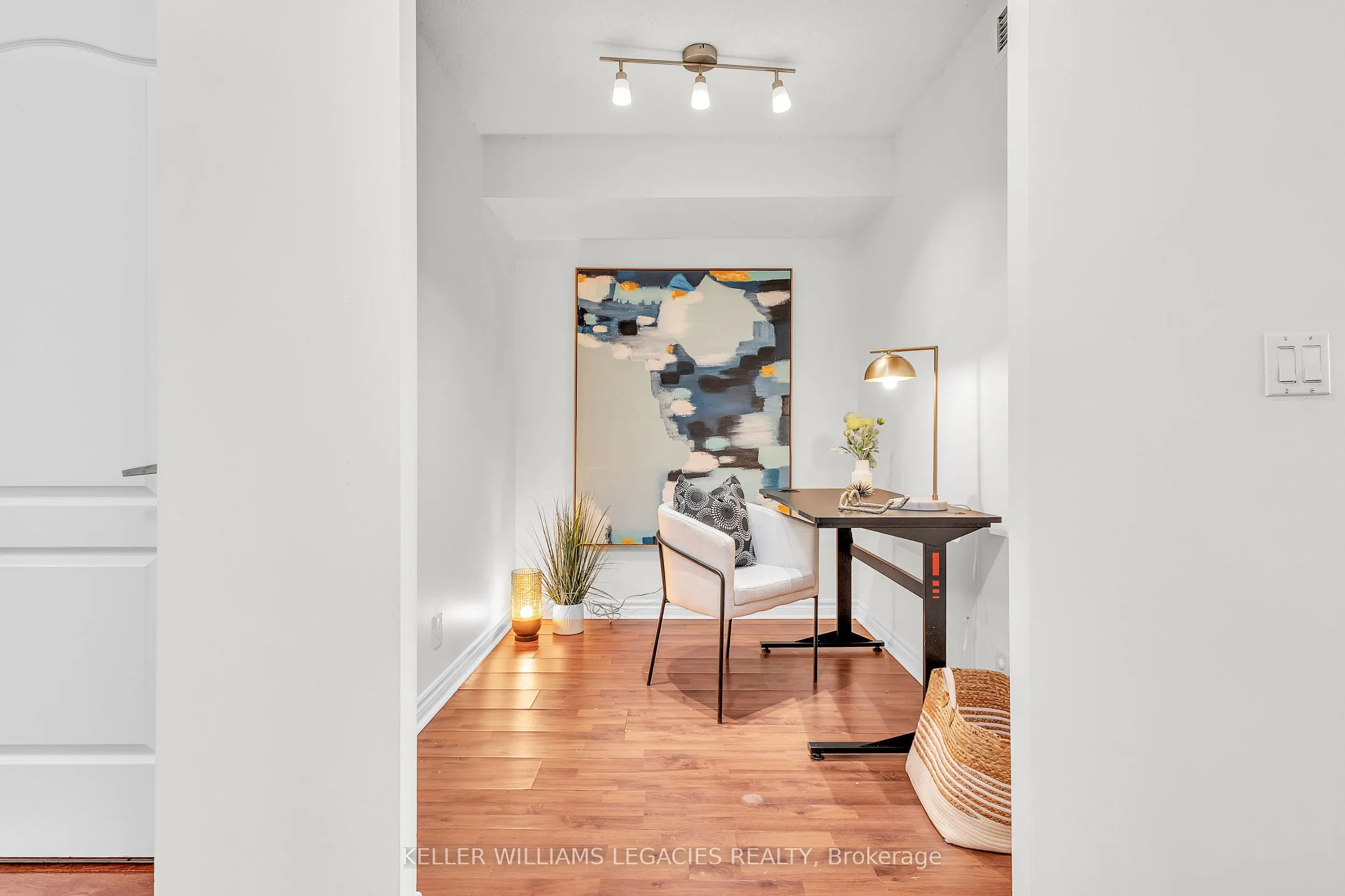 33 Elm Drive W, #2013
