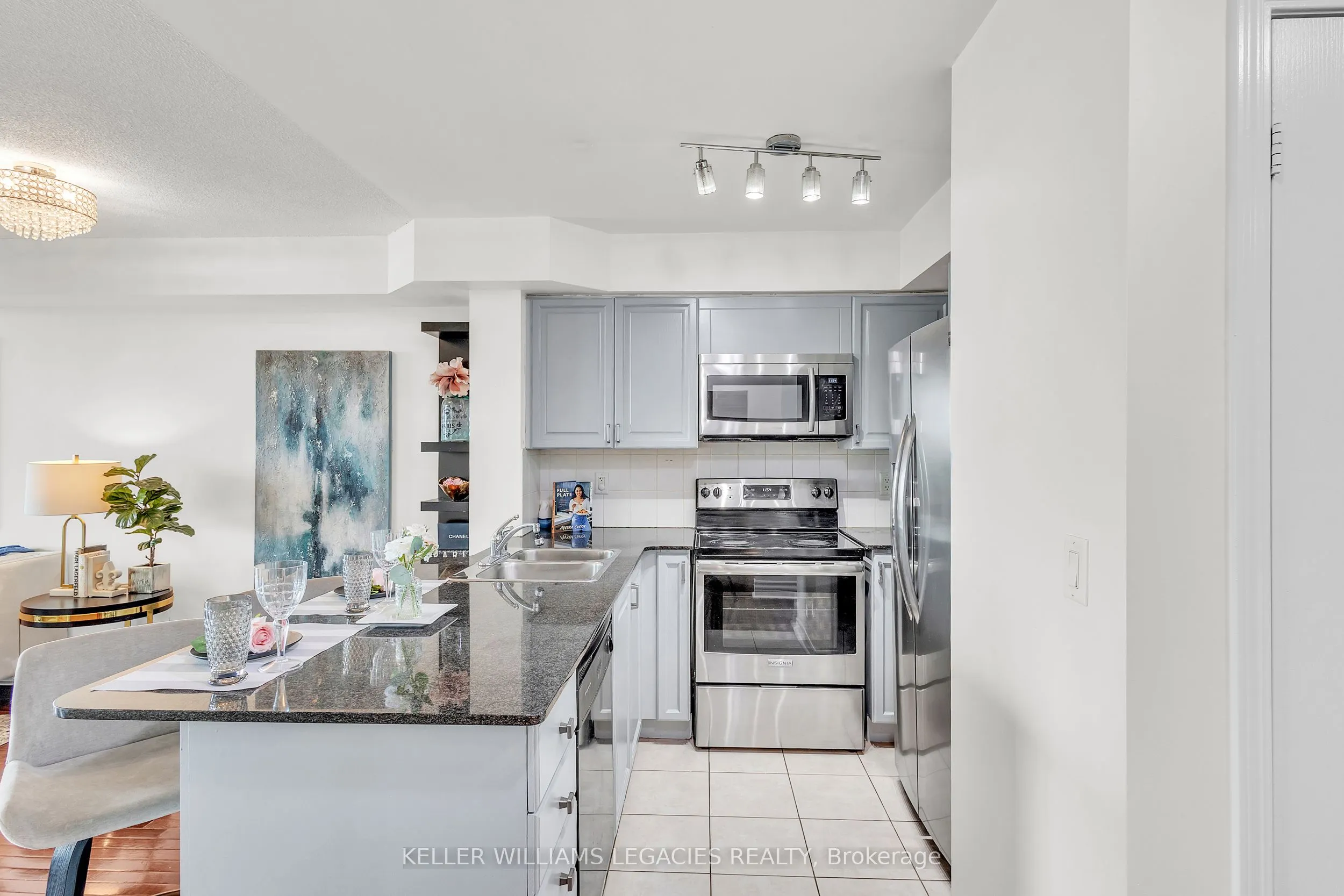 33 Elm Drive W, #2013