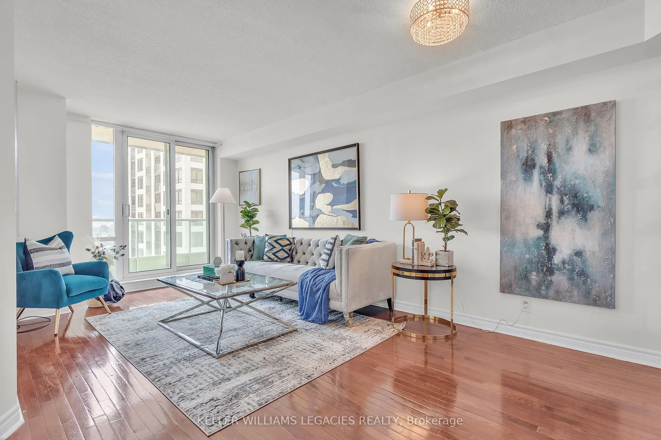 33 Elm Drive W, #2013