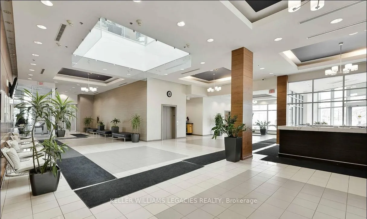 33 Elm Drive W, #2013