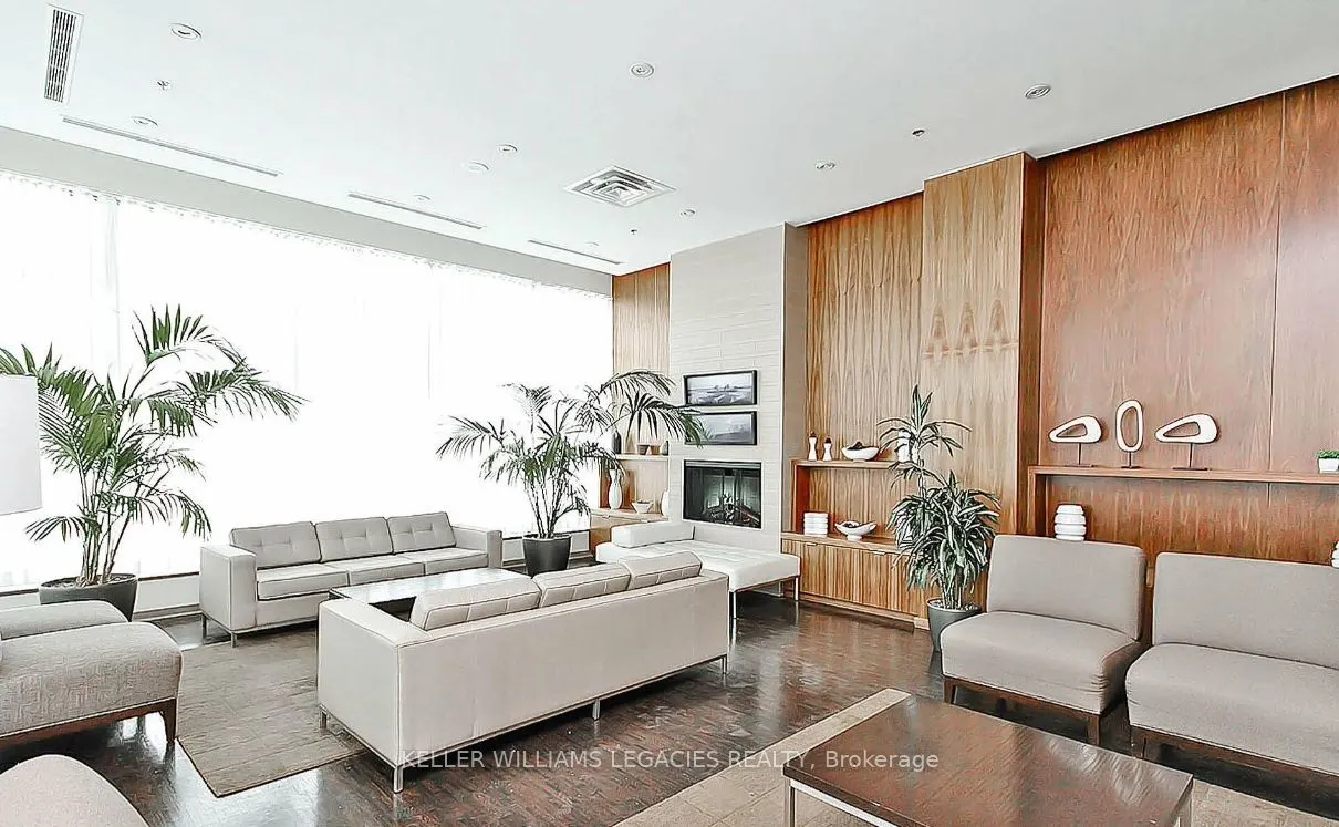 33 Elm Drive W, #2013