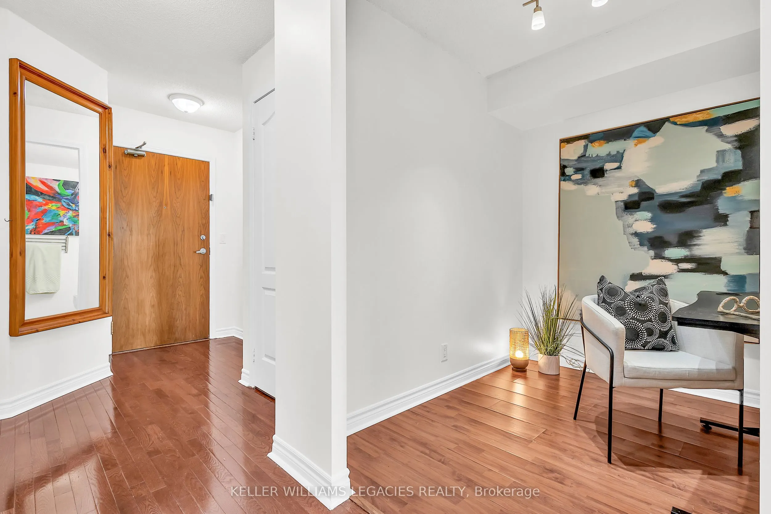 33 Elm Drive W, #2013