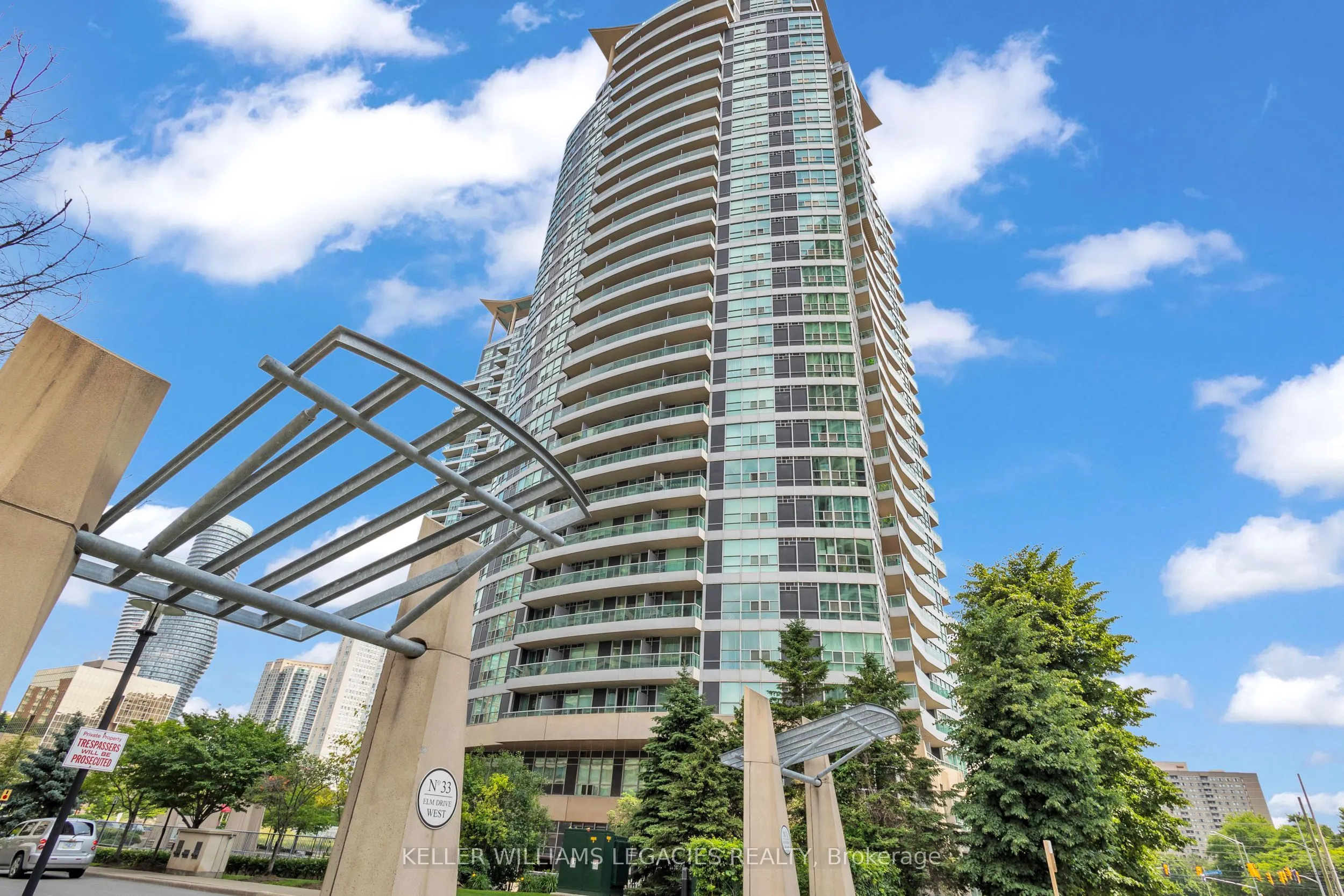 33 Elm Drive W, #2013