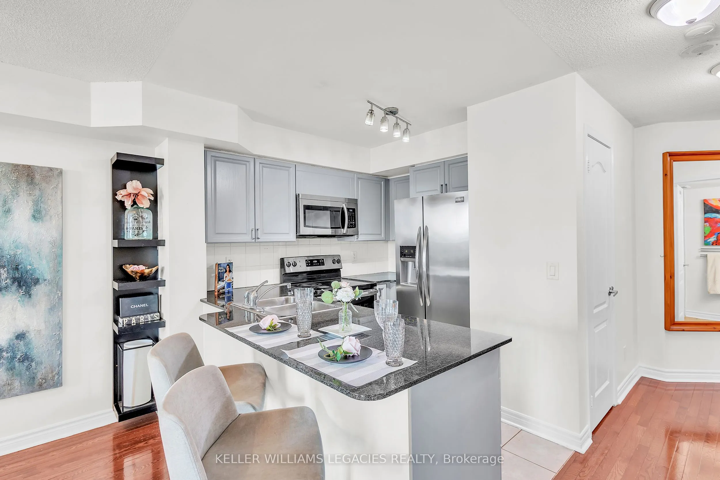 33 Elm Drive W, #2013