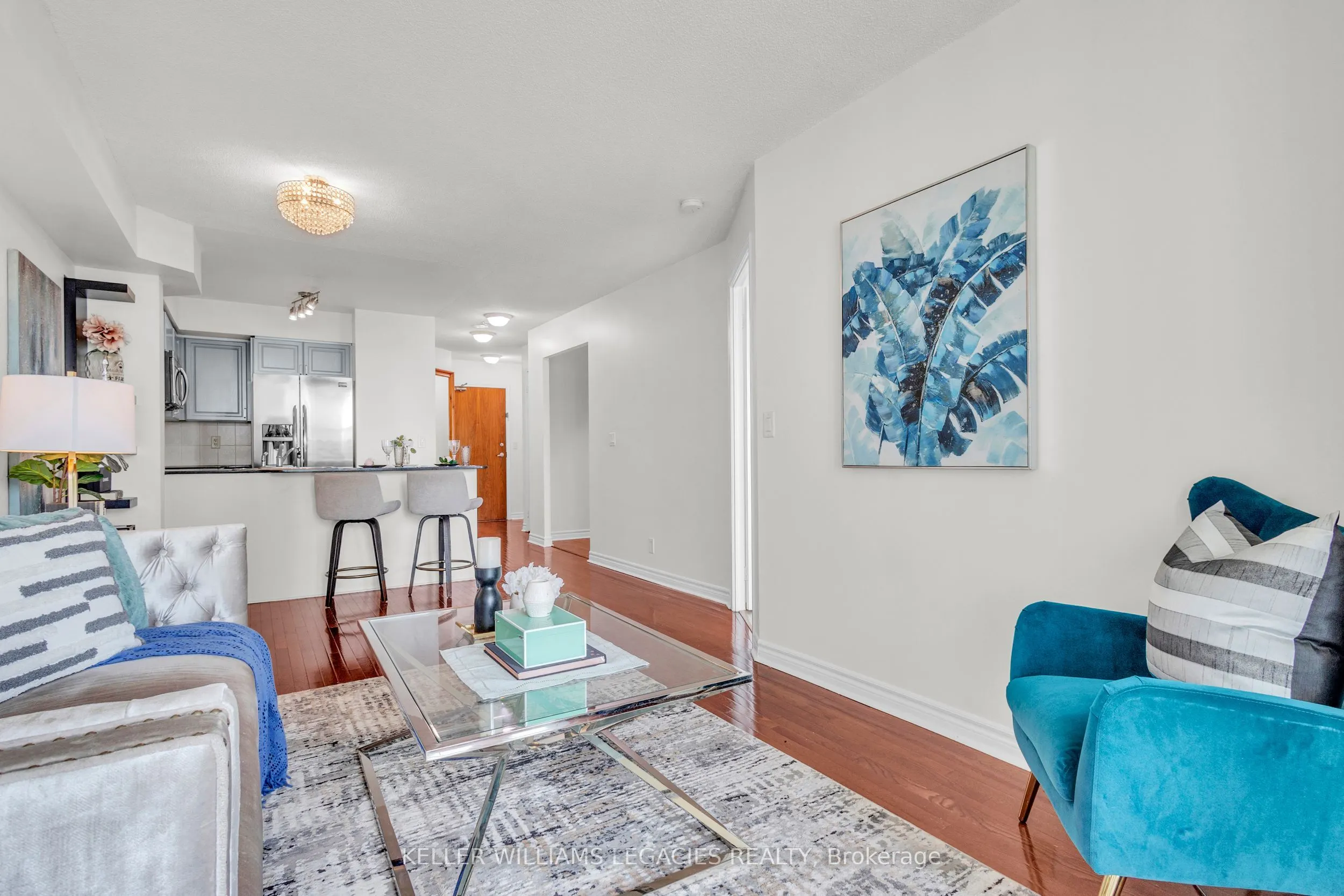 33 Elm Drive W, #2013