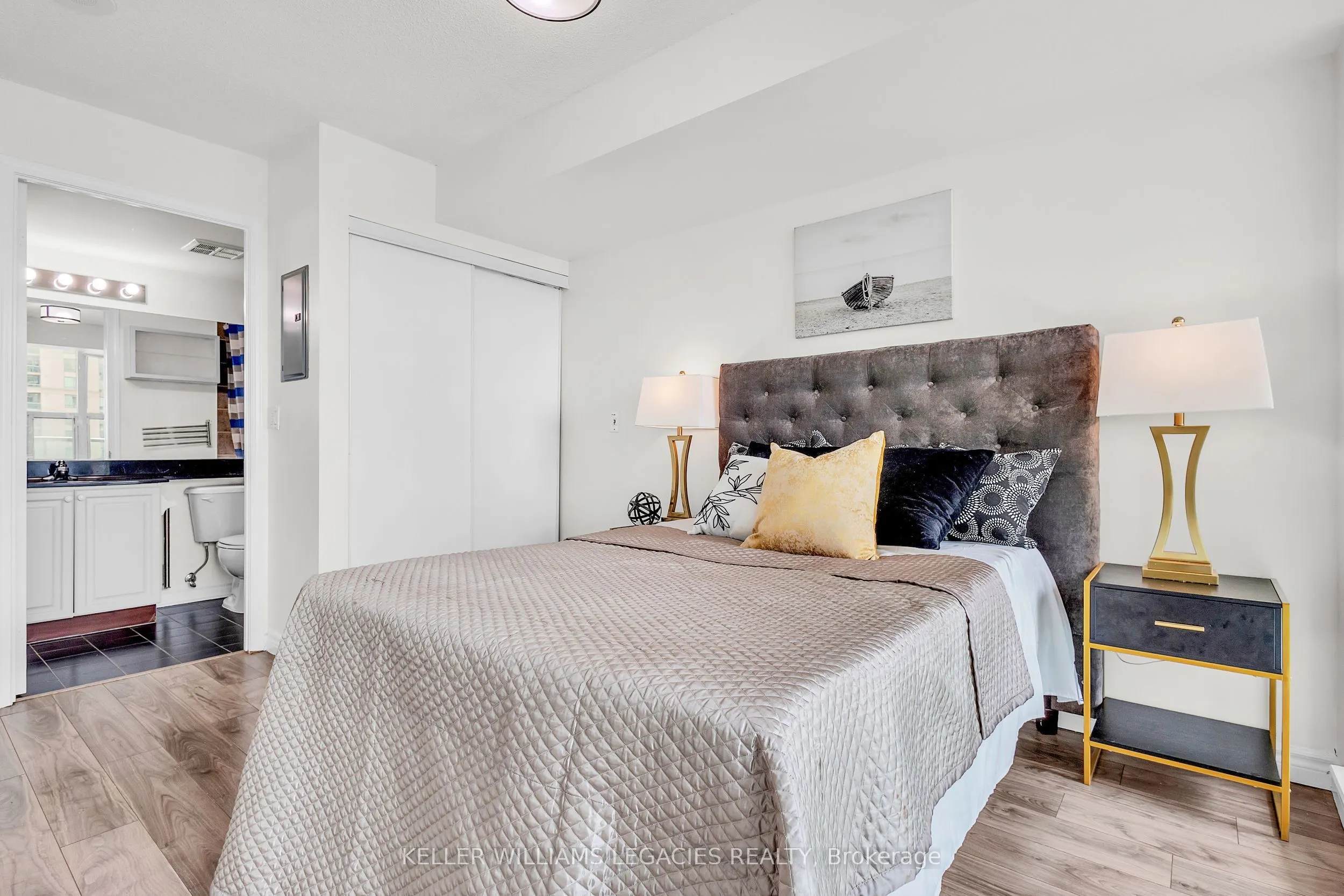 33 Elm Drive W, #2013