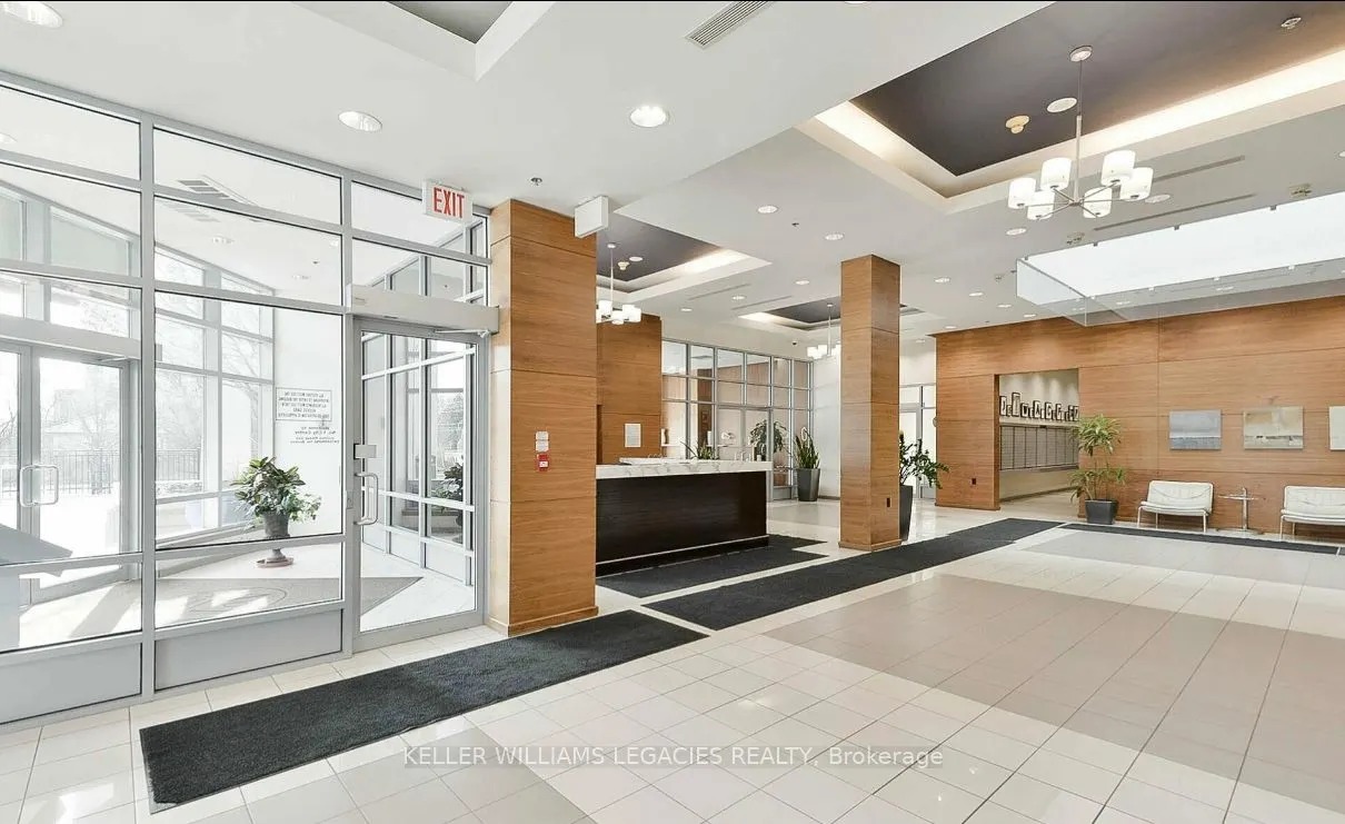 33 Elm Drive W, #2013