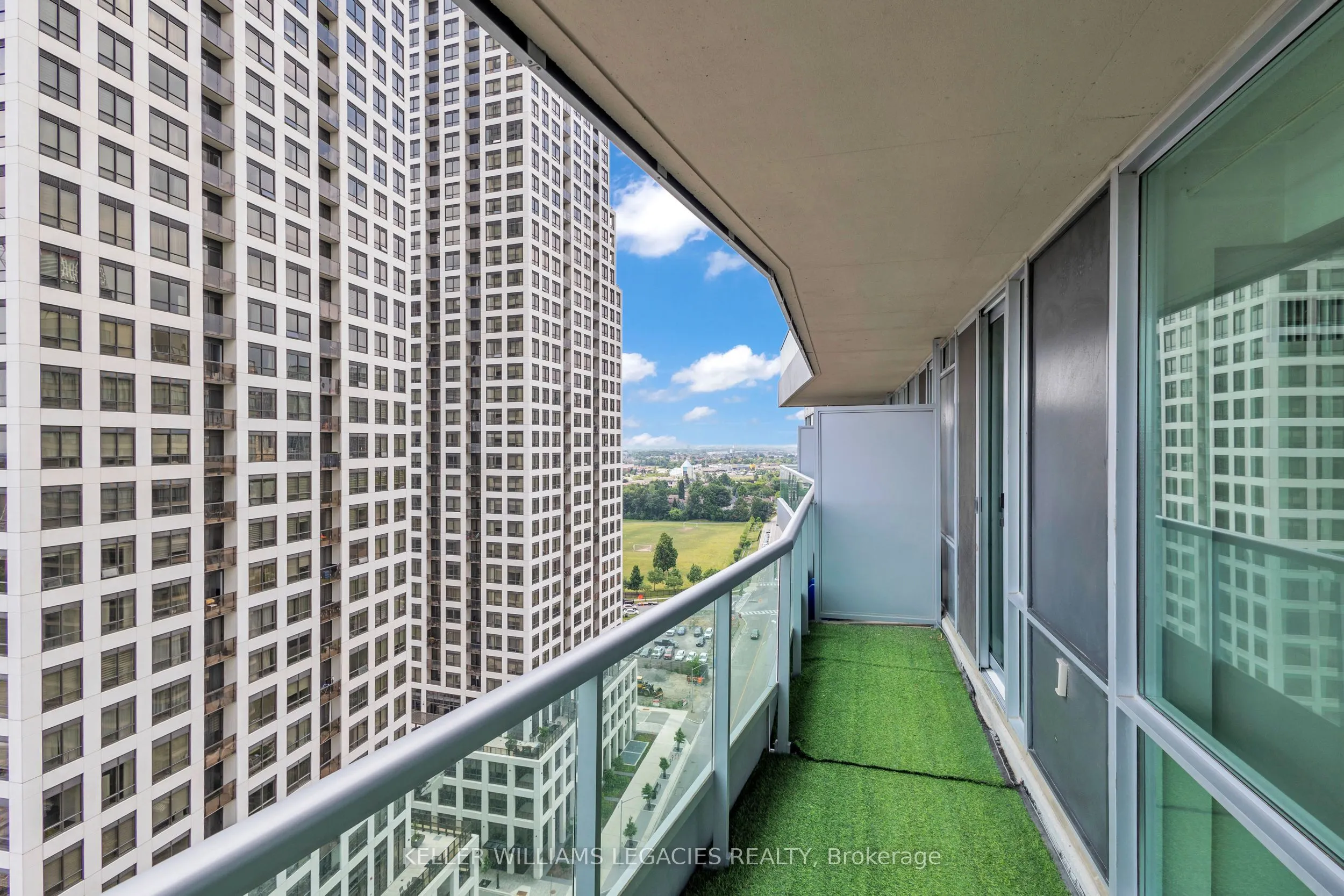 33 Elm Drive W, #2013