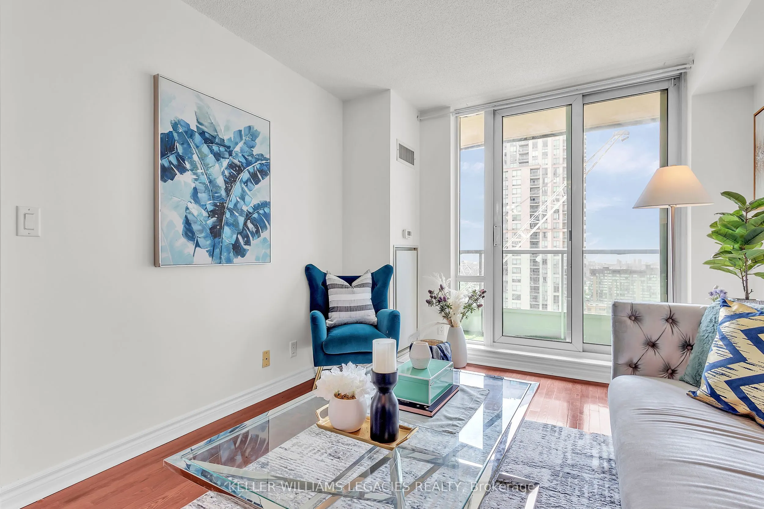 33 Elm Drive W, #2013