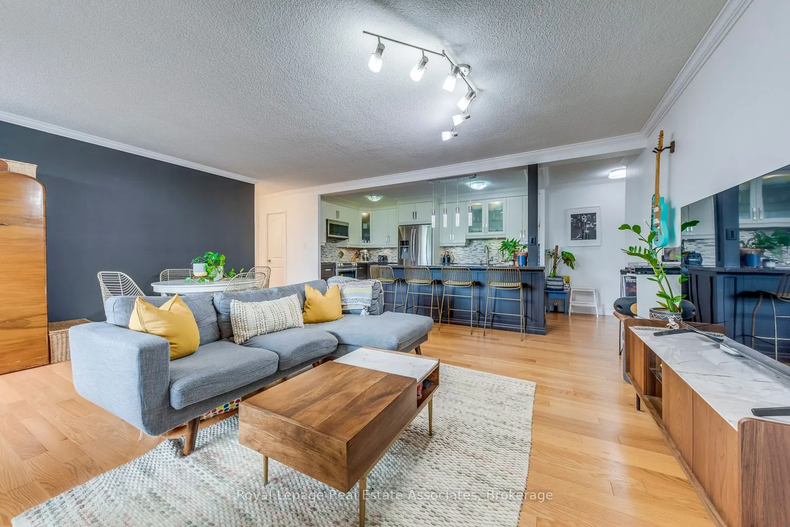 1535 Lakeshore Road E, #308