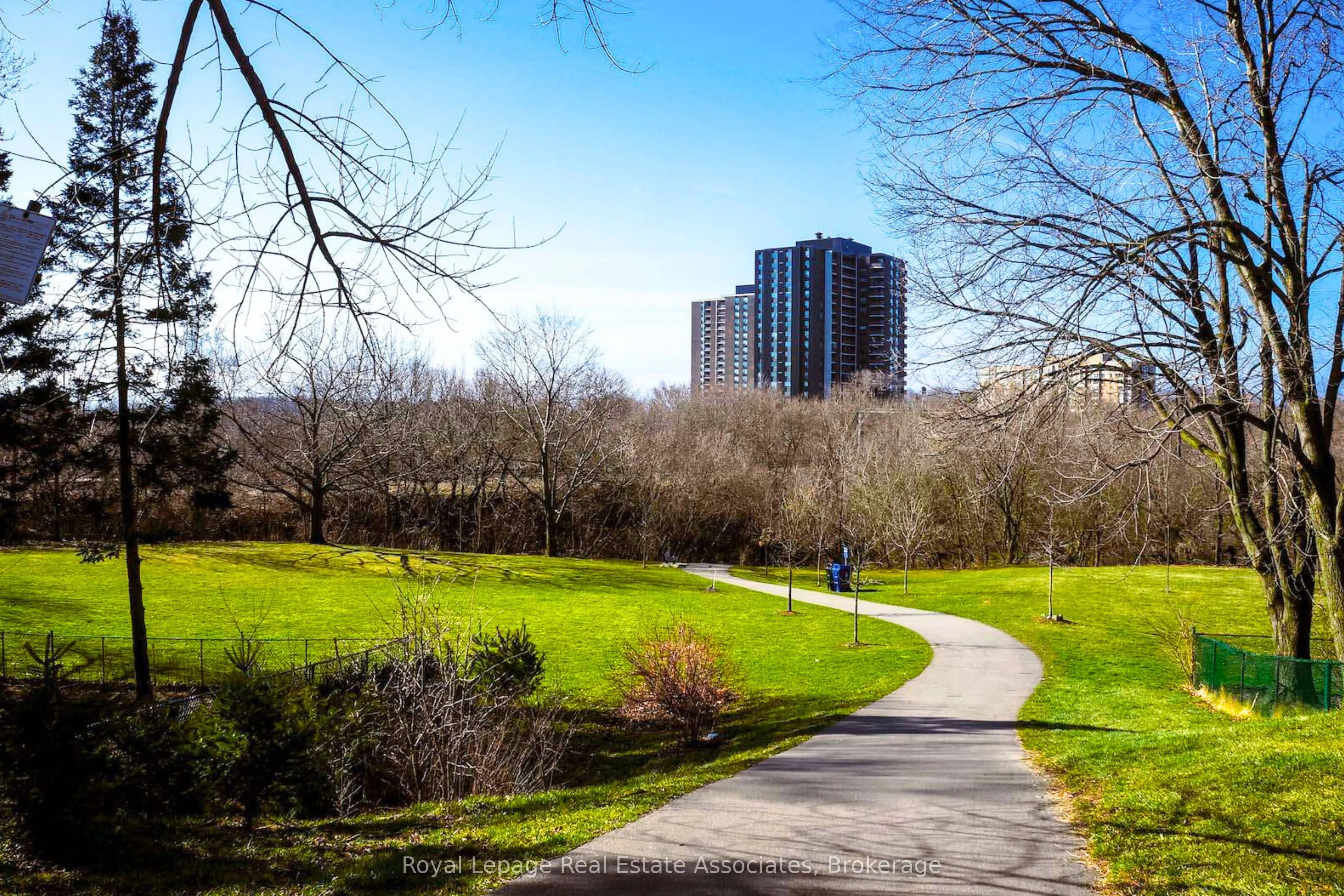 1535 Lakeshore Road E, #308