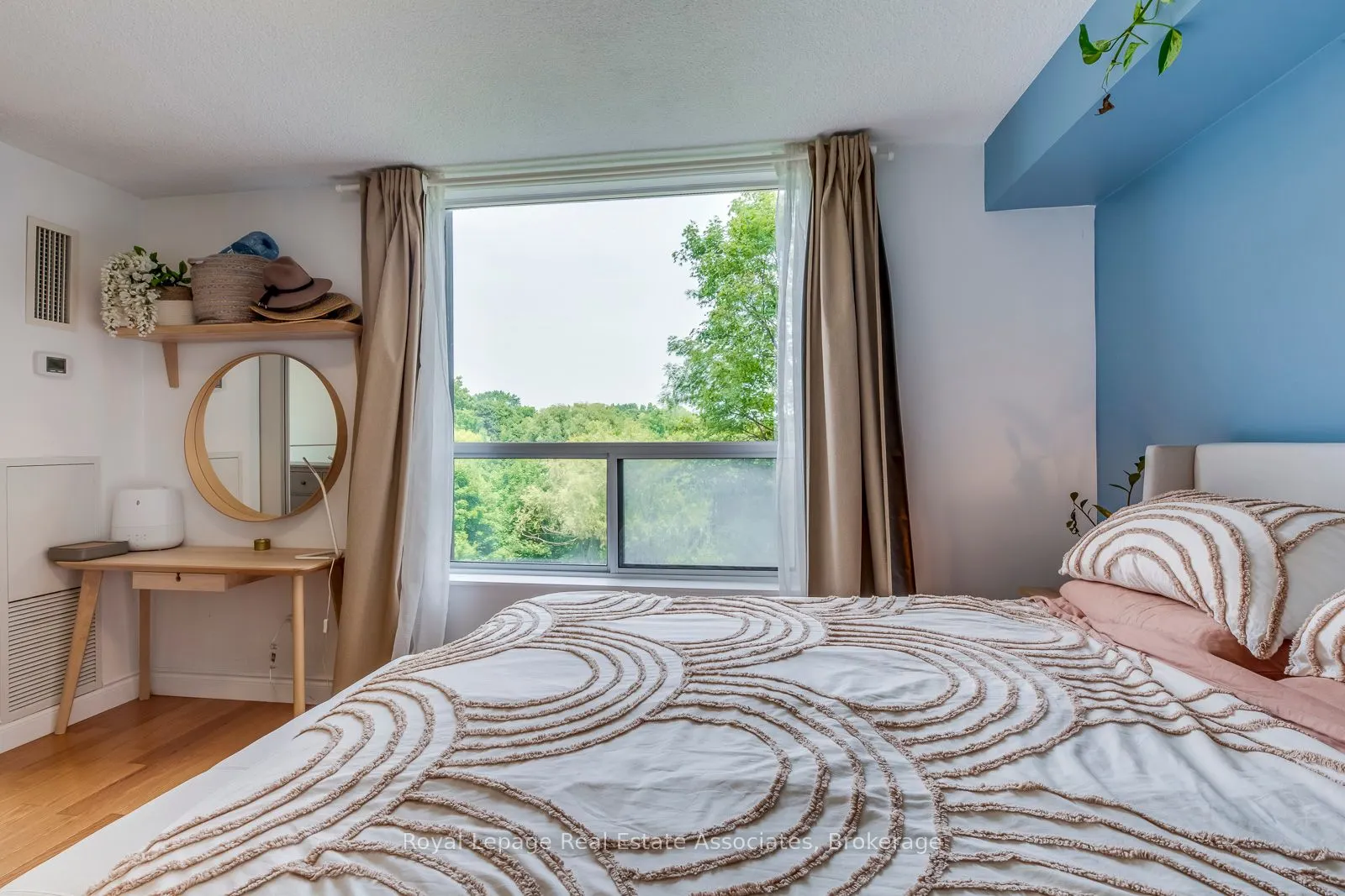 1535 Lakeshore Road E, #308