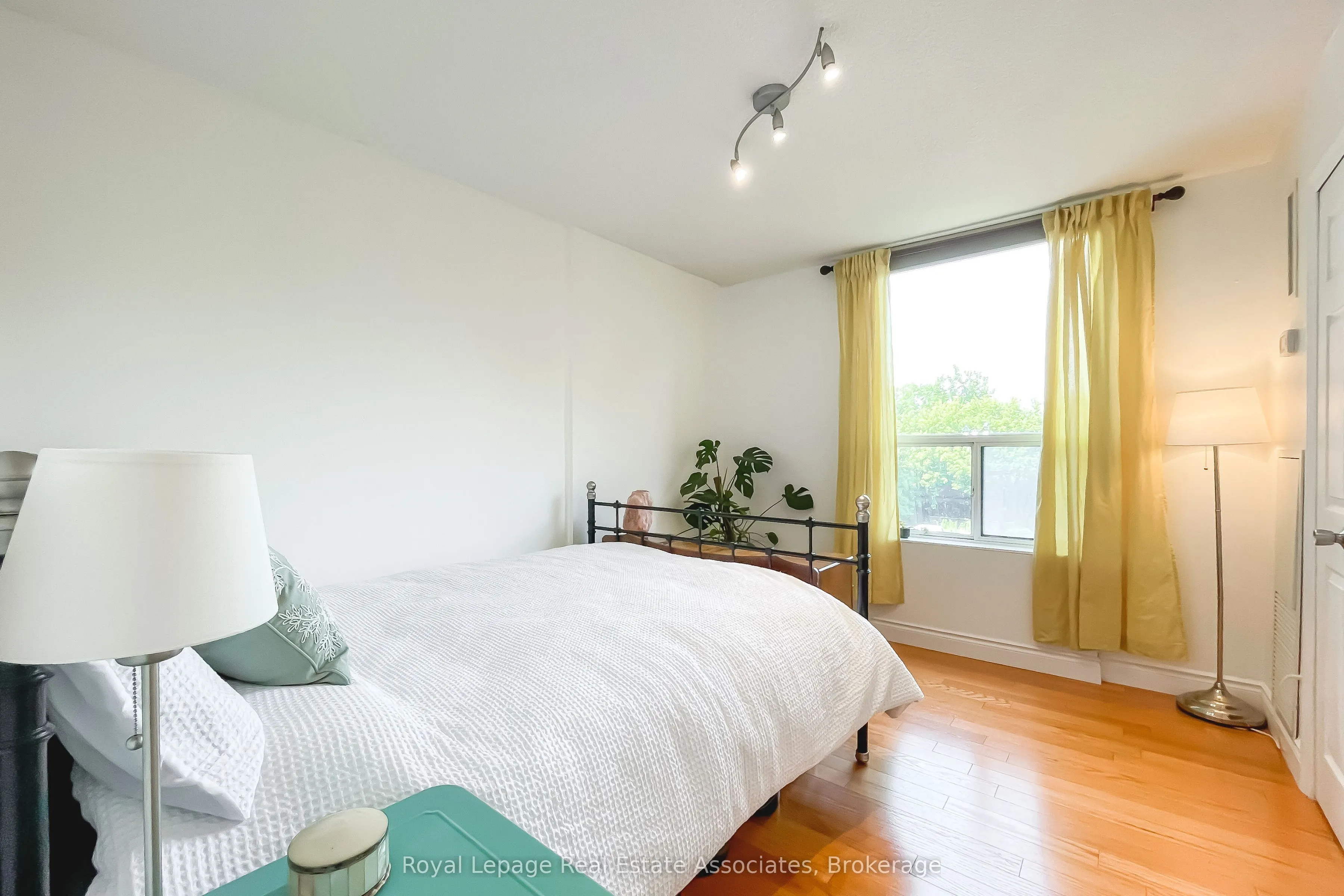 1535 Lakeshore Road E, #308