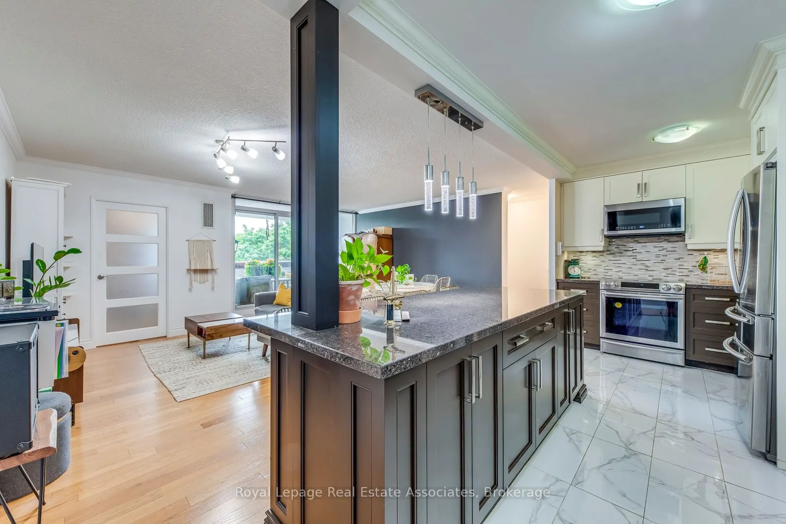 1535 Lakeshore Road E, #308