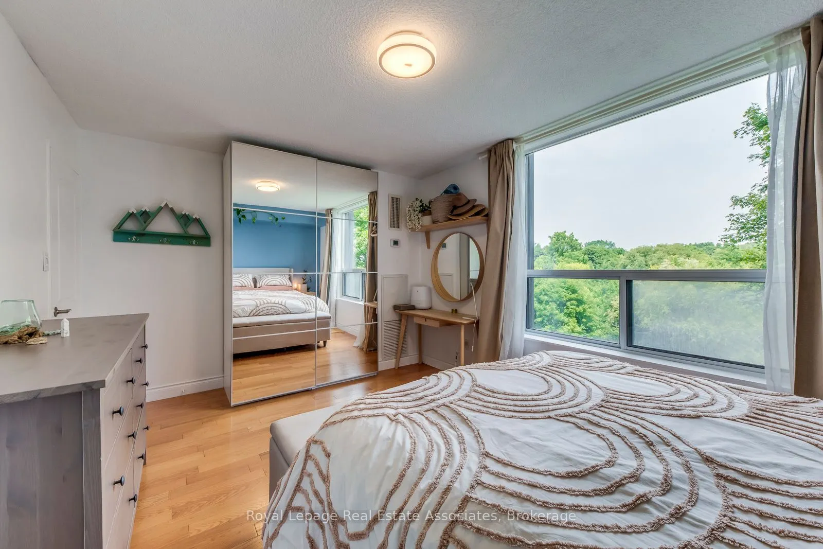 1535 Lakeshore Road E, #308