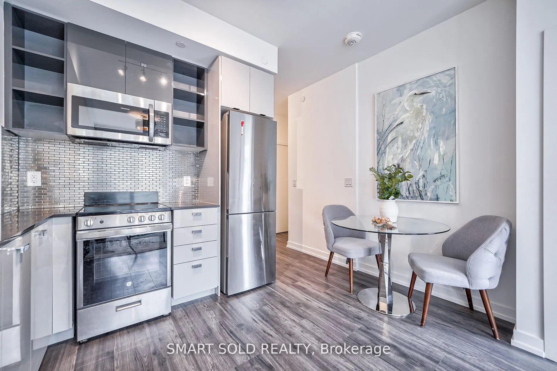 10 De Boers Drive, #302