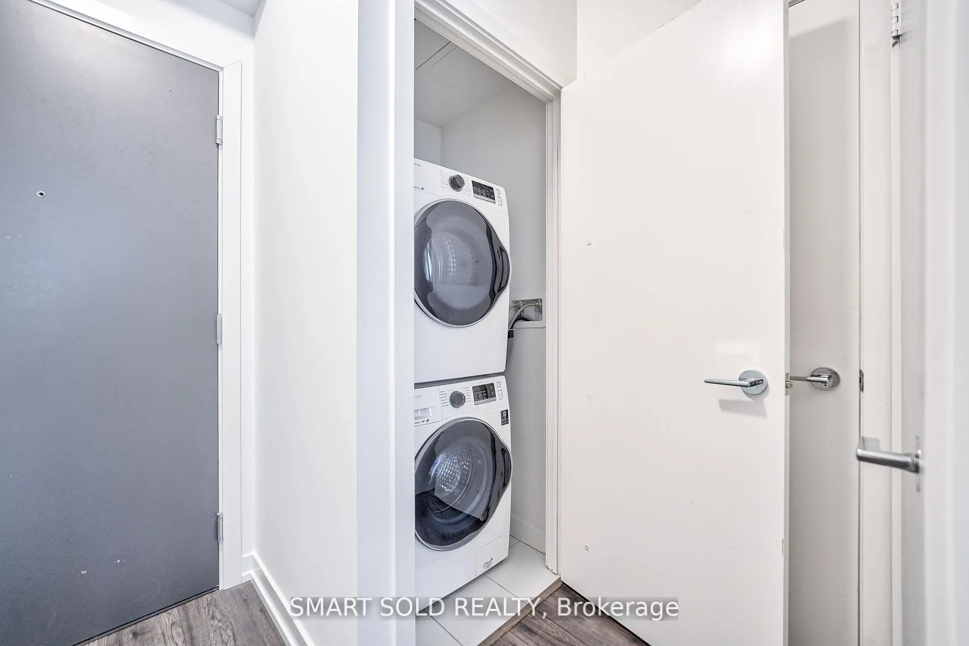 10 De Boers Drive, #302