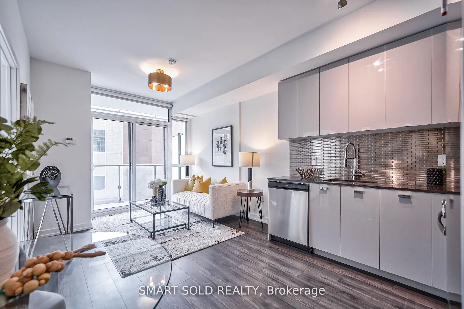 10 De Boers Drive, #302