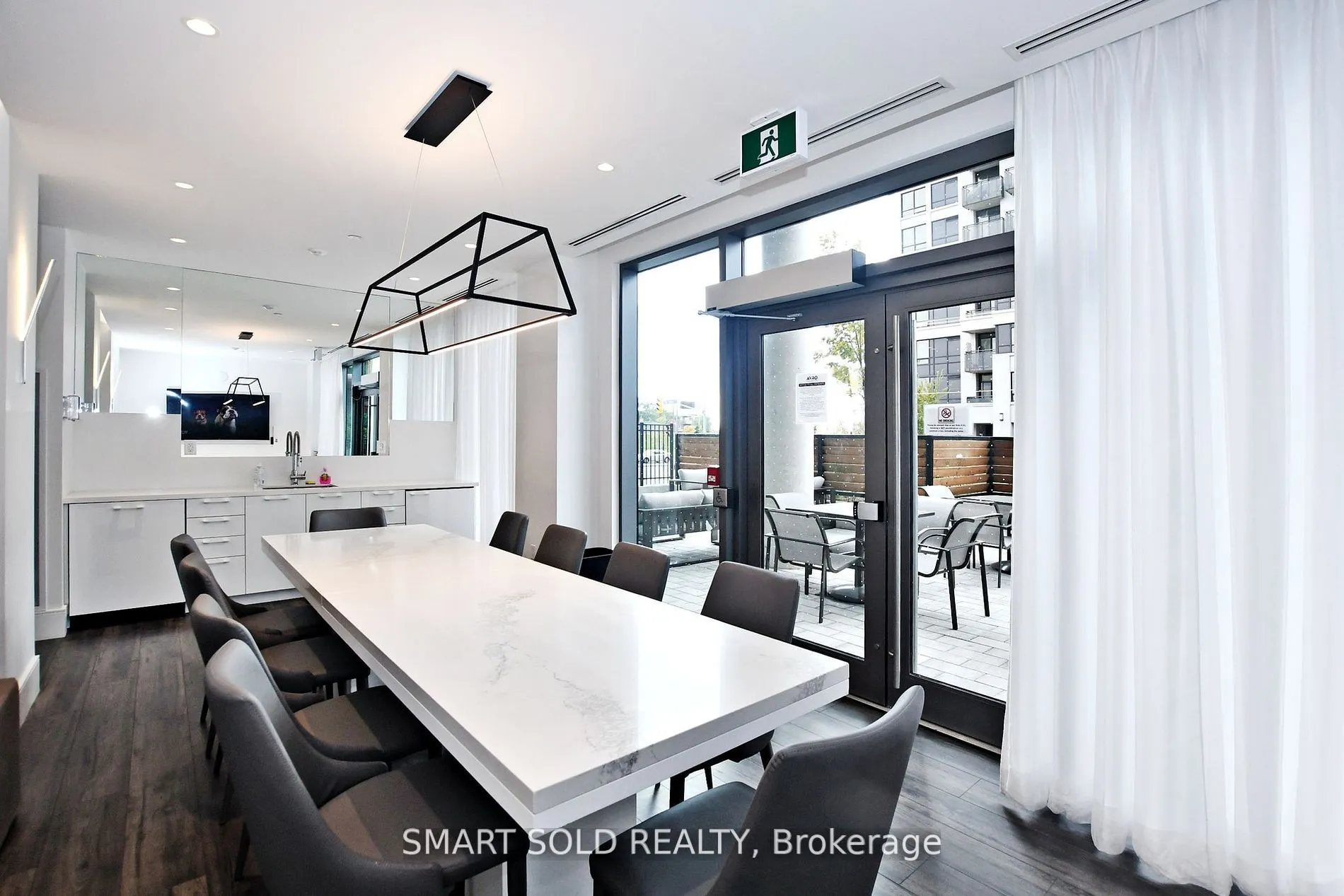 10 De Boers Drive, #302