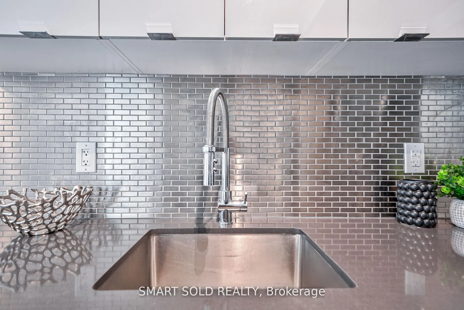 10 De Boers Drive, #302